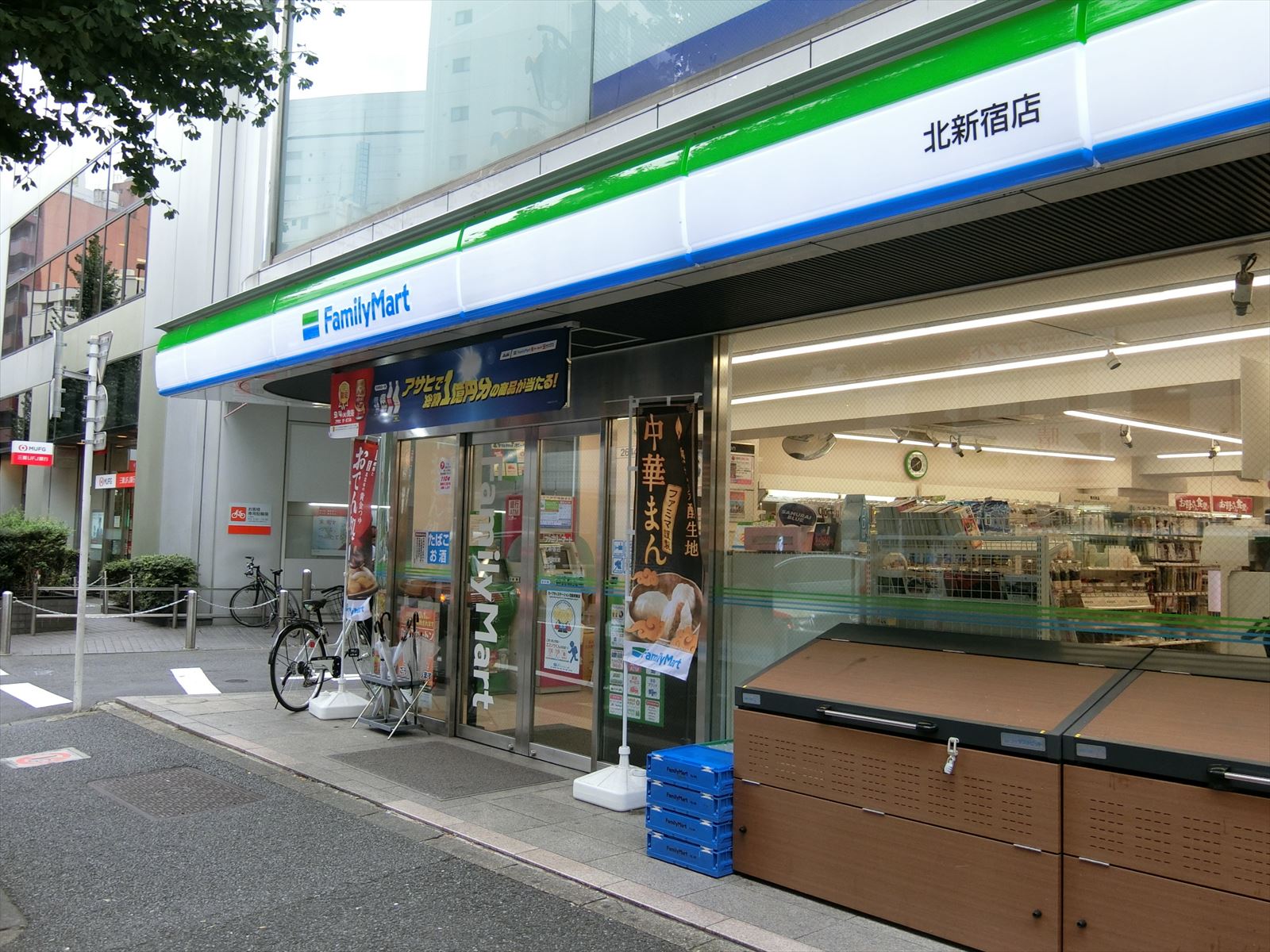 ファミリーマートまで徒歩1分