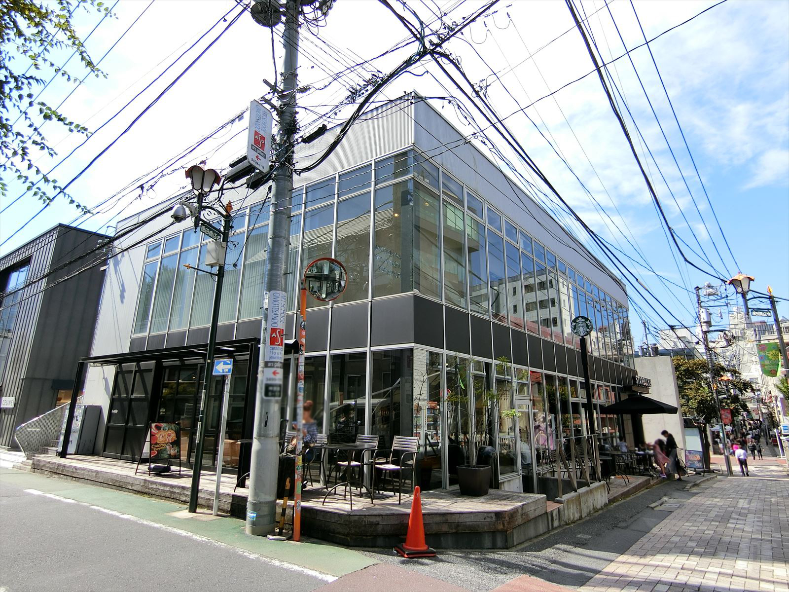 徒歩1分のスターバックスコーヒー