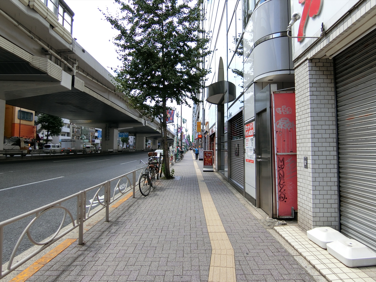 VORT笹塚前面の通り