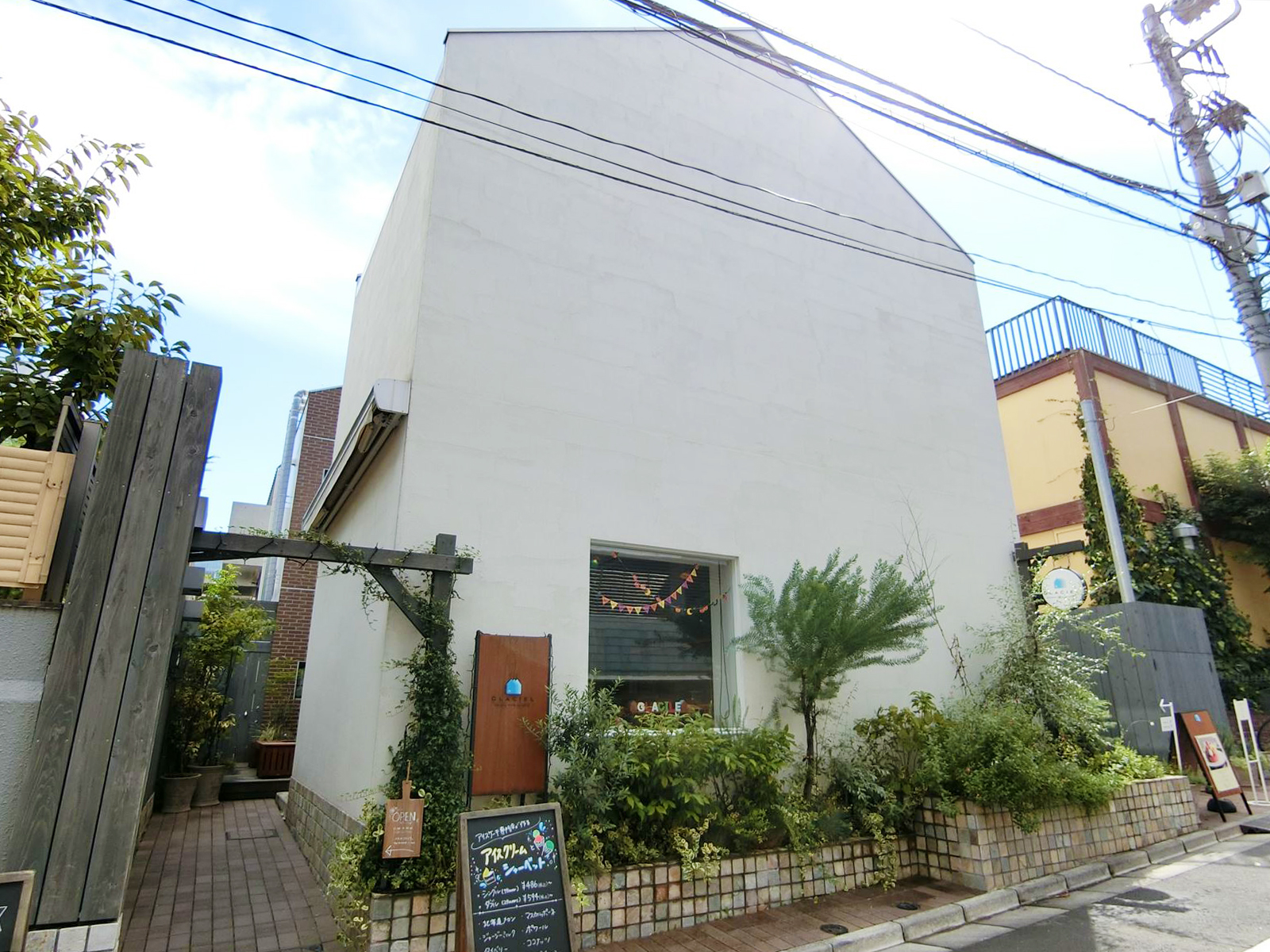 徒歩1分のカフェ