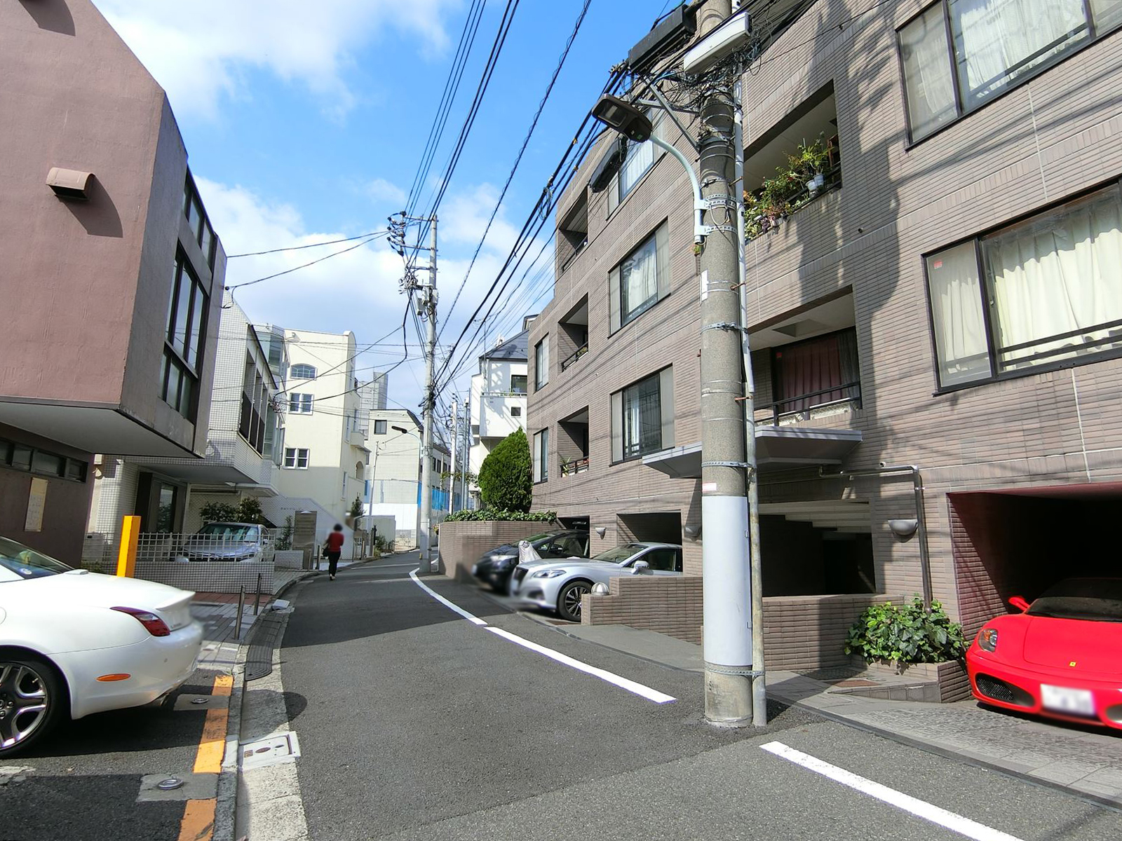 オフィス前面の通り