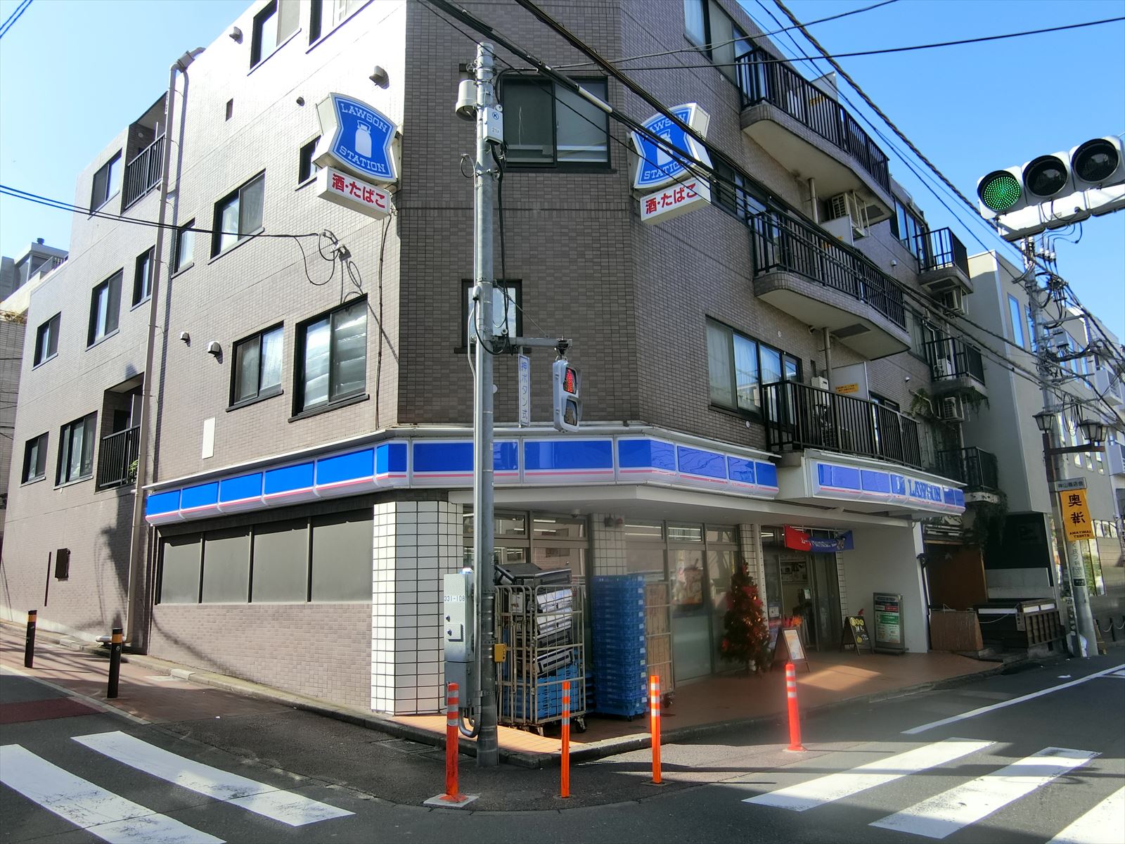 徒歩3分のローソン神山店