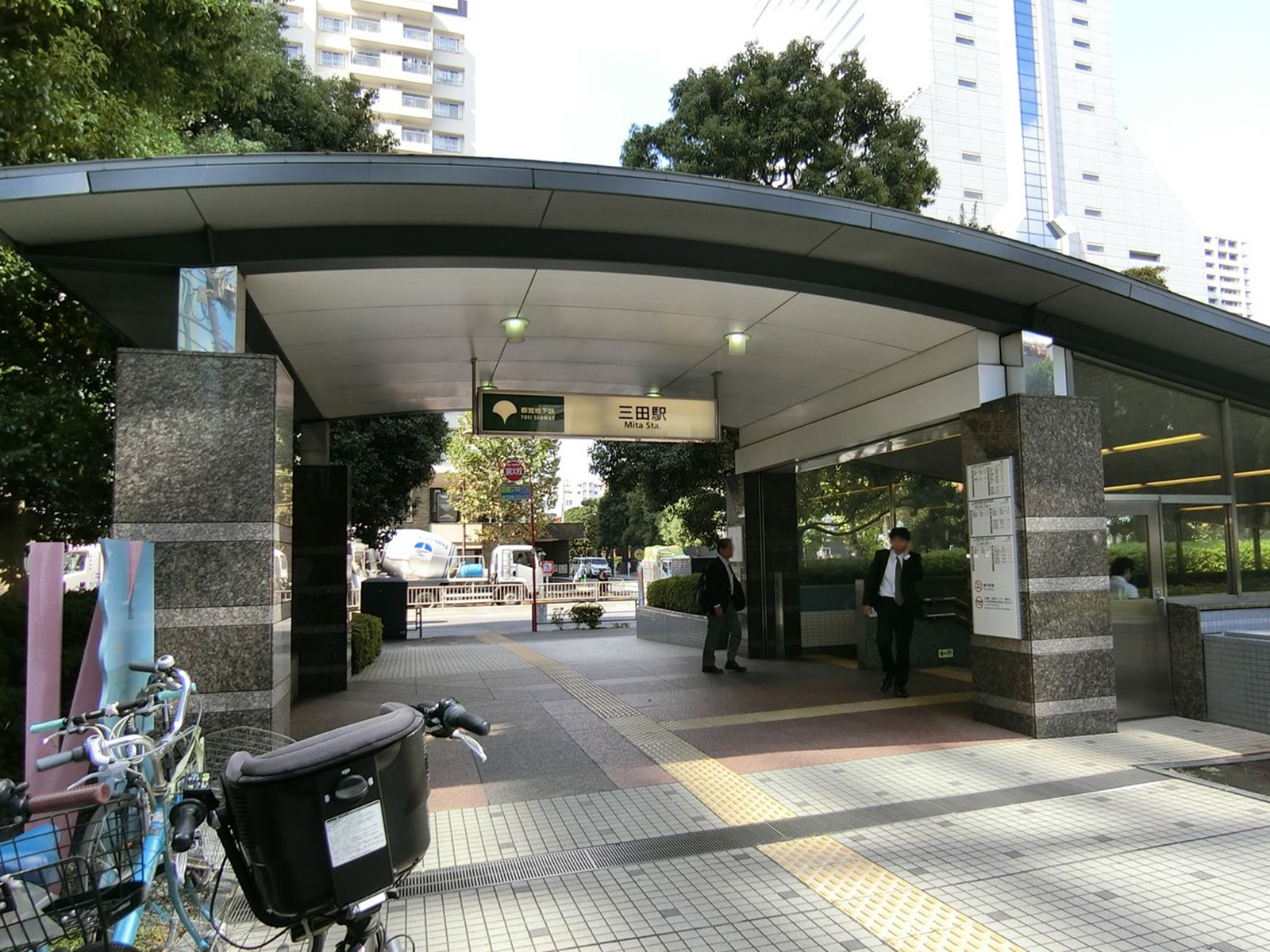 最寄りの「三田駅」より徒歩6分