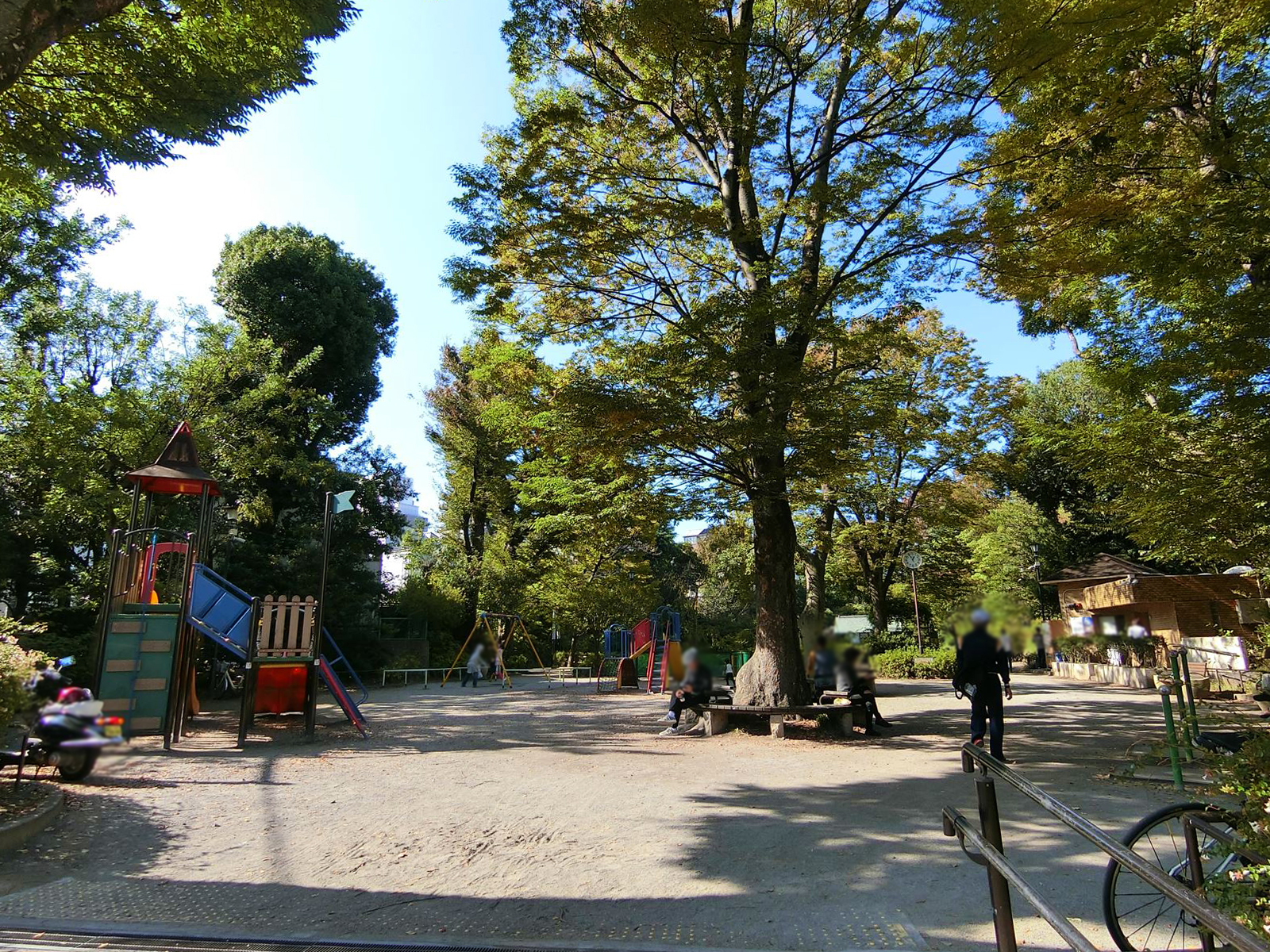 徒歩2分の渋谷区立鍋島松濤公園