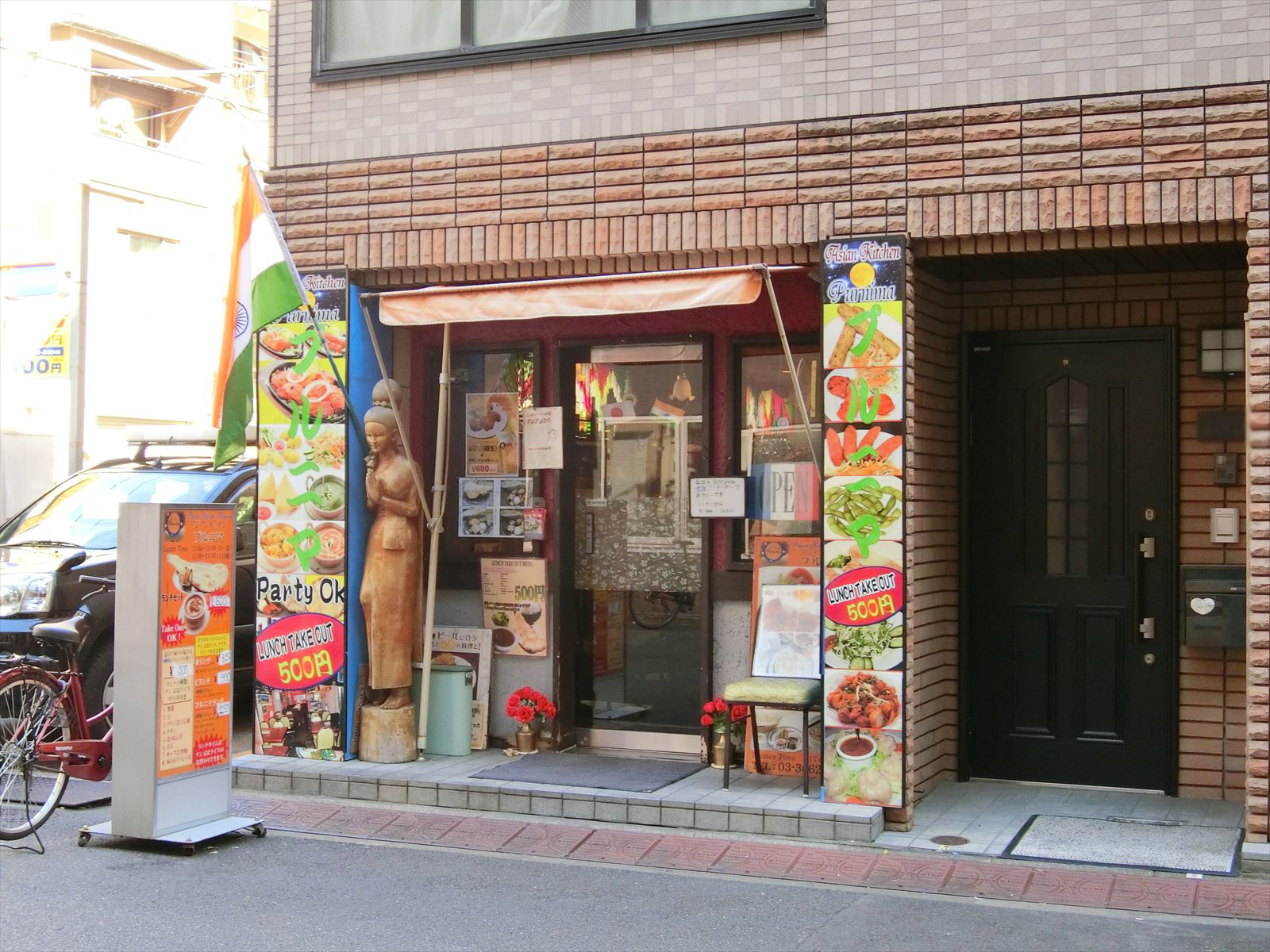 隣の飲食店