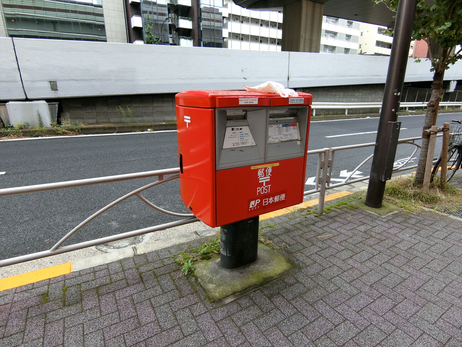 近くにポストあり