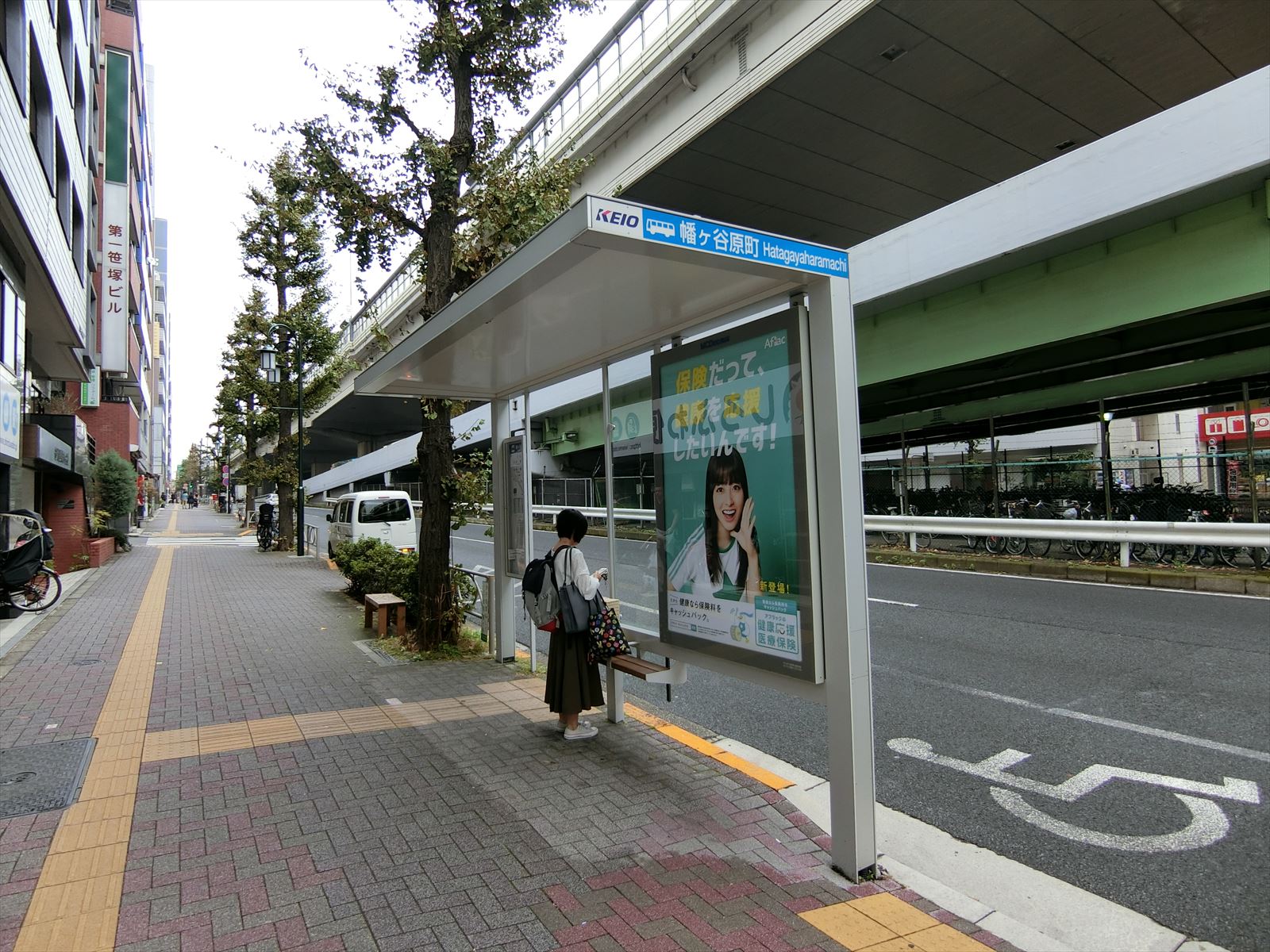徒歩1分のバス停「幡ヶ谷原町」