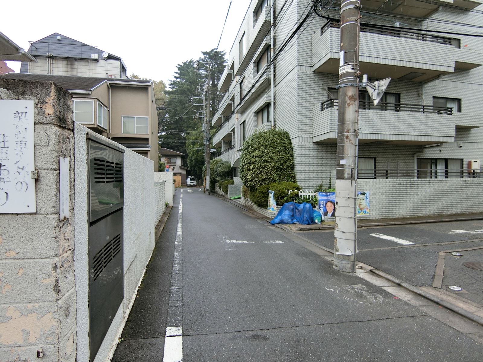 周辺は住宅街