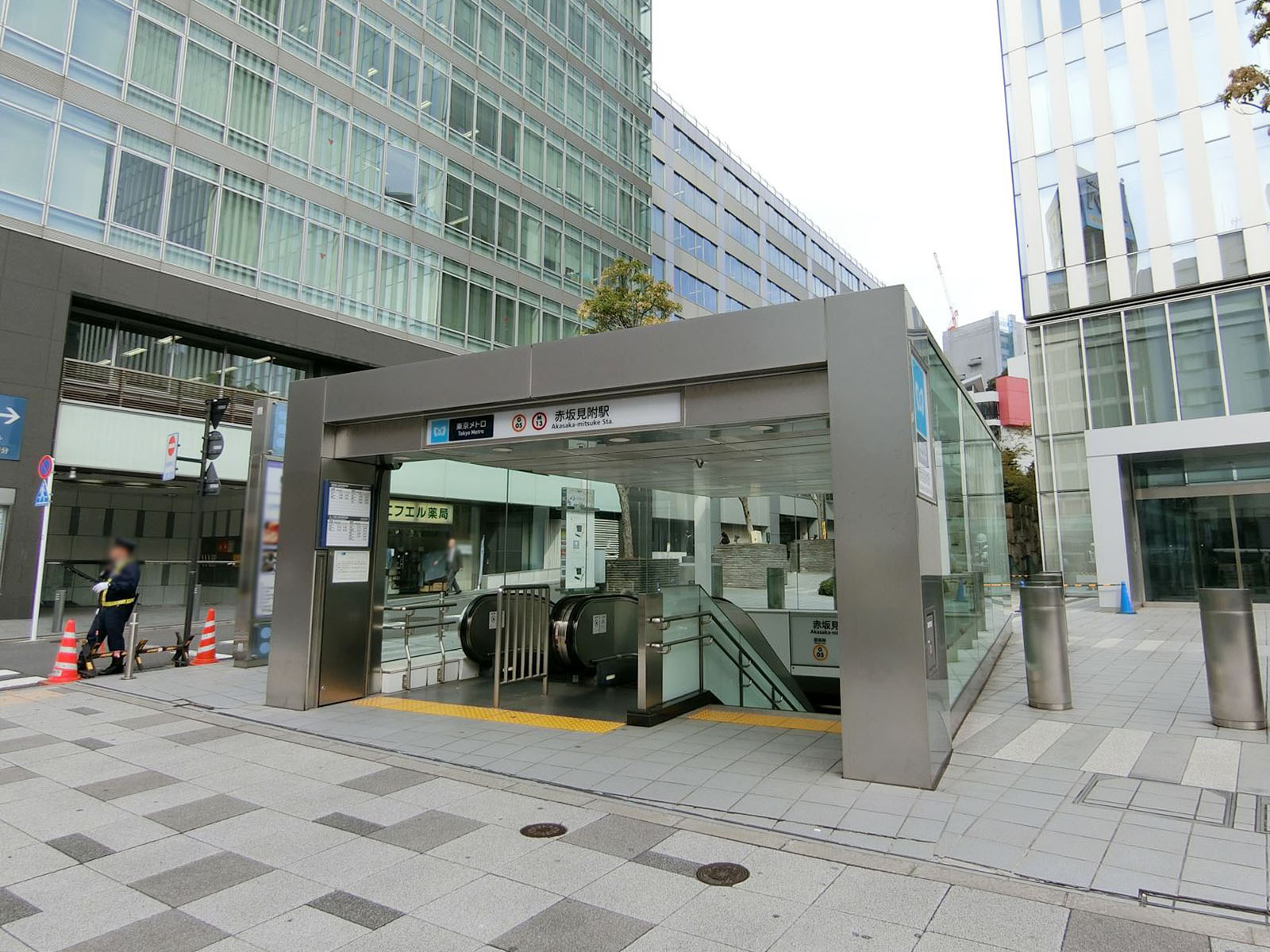 最寄りの「赤坂見附駅」