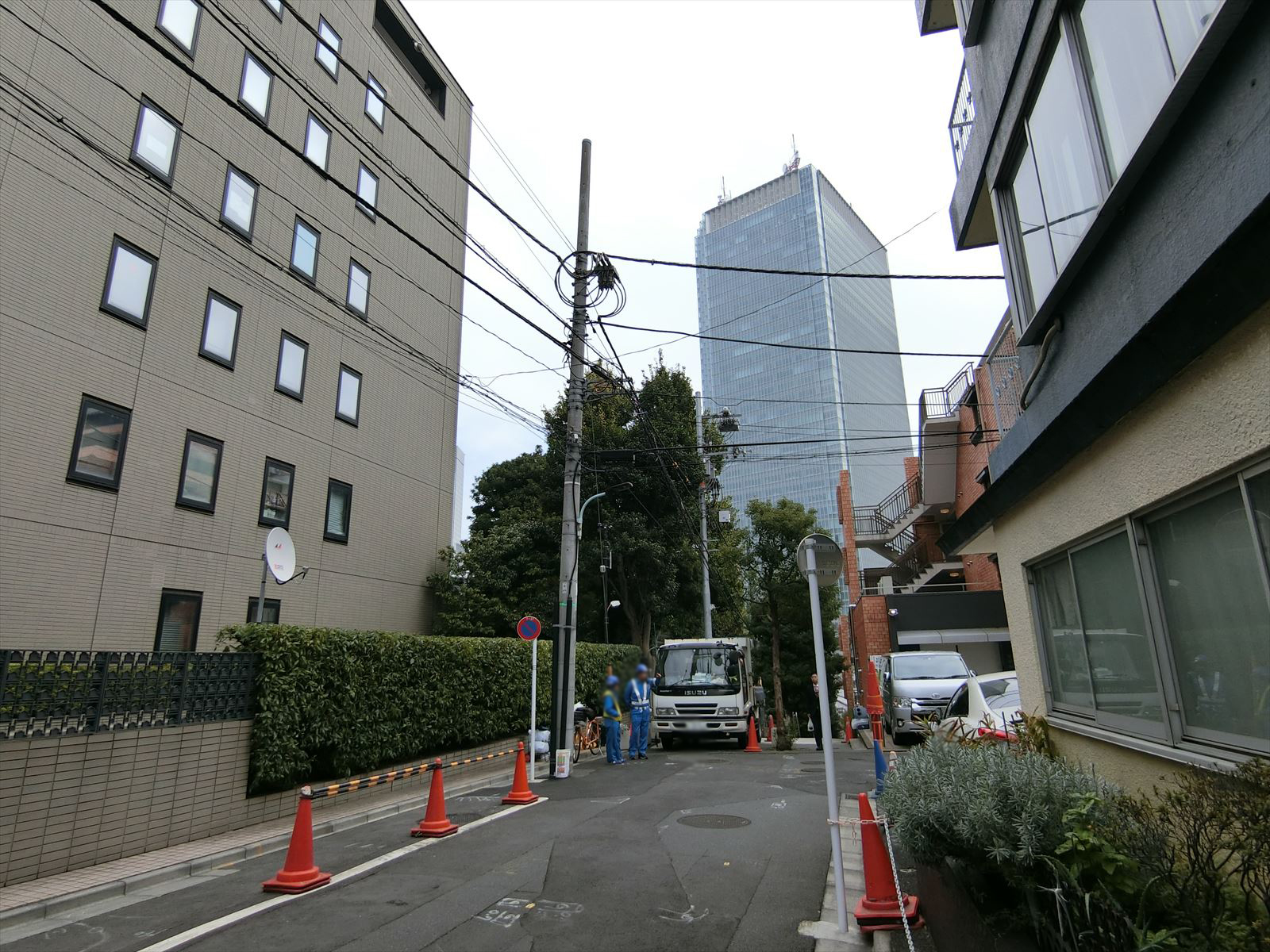 シャトー佐和前面の通り