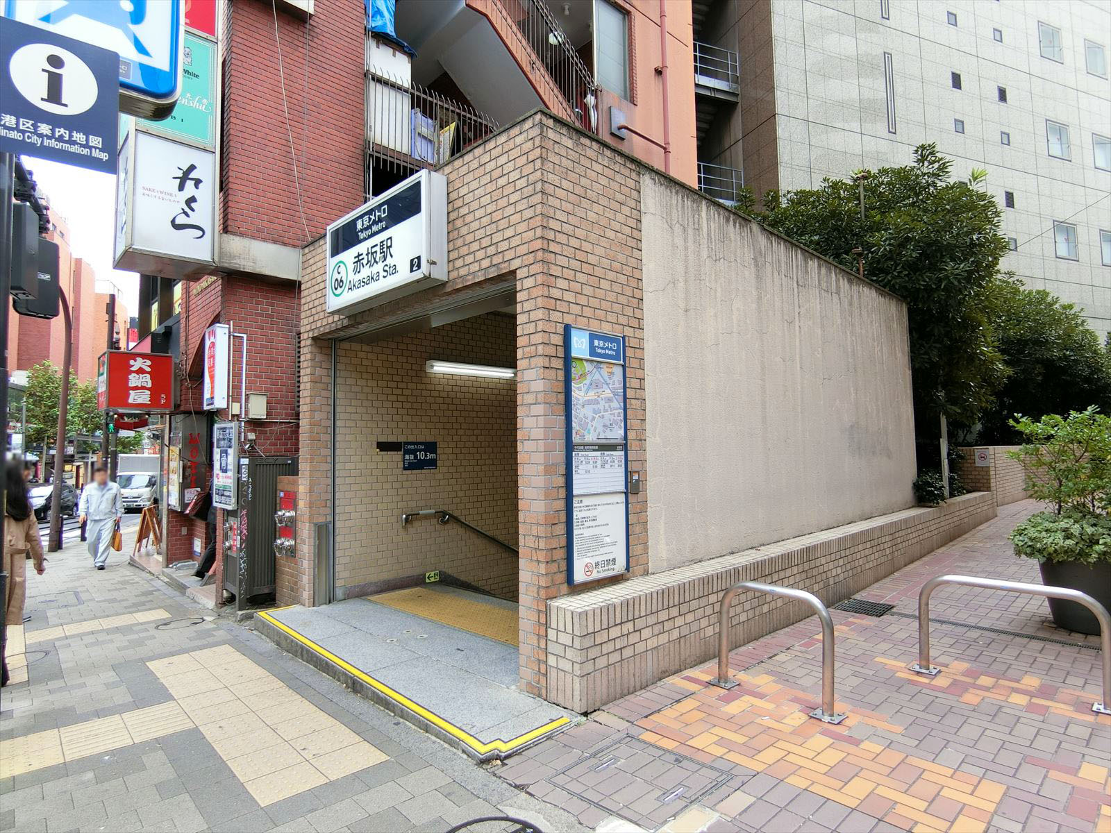 最寄りの「赤坂駅」