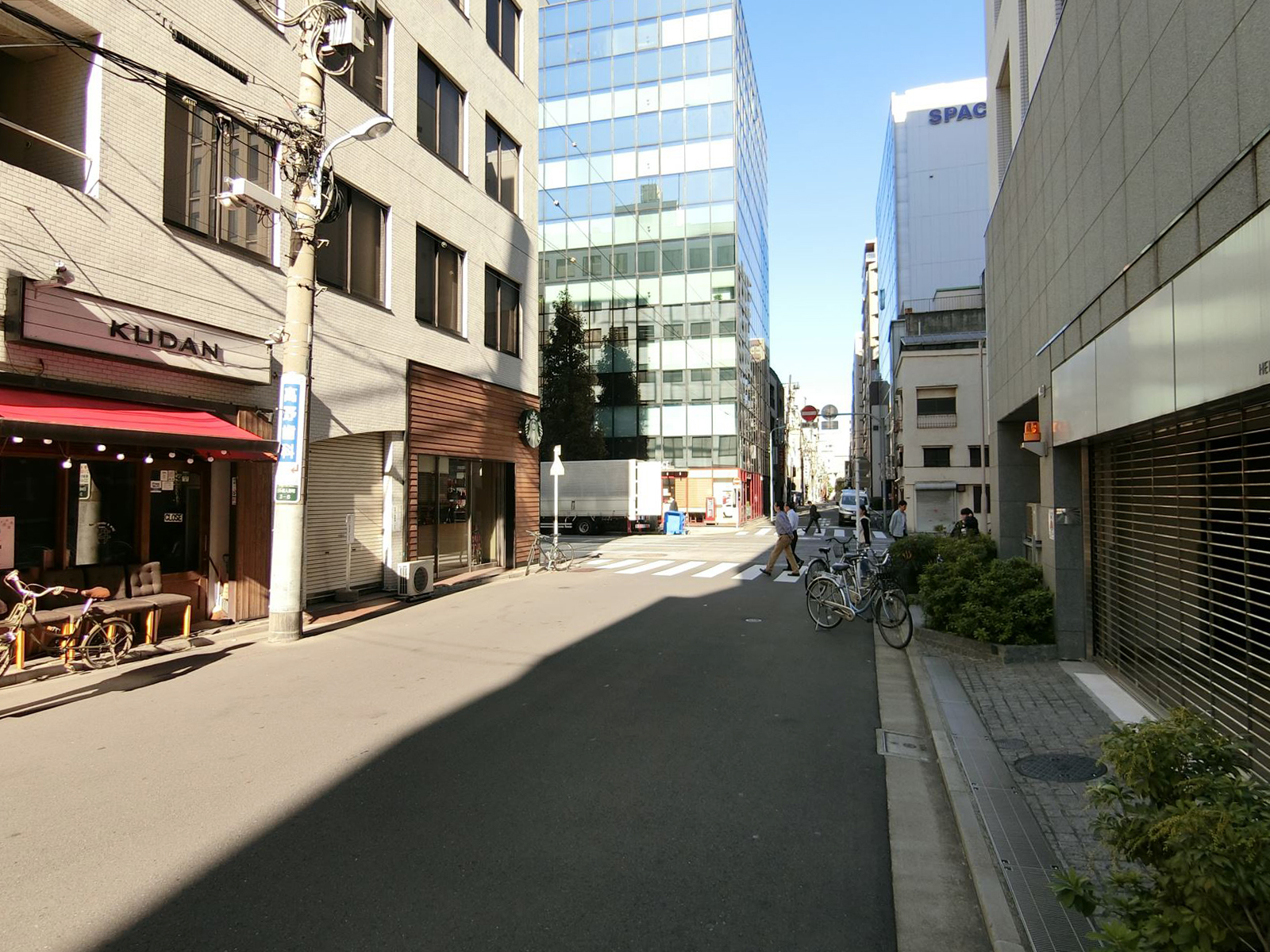 LAUNCH人形町前面の通り