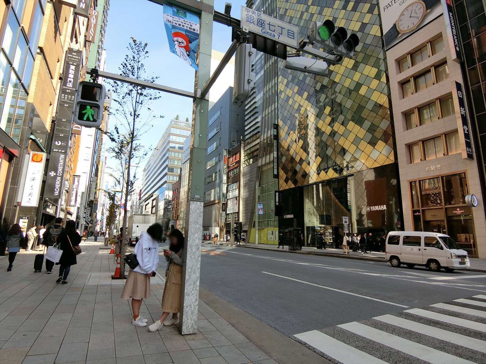 店舗の豊富な銀座中央通り