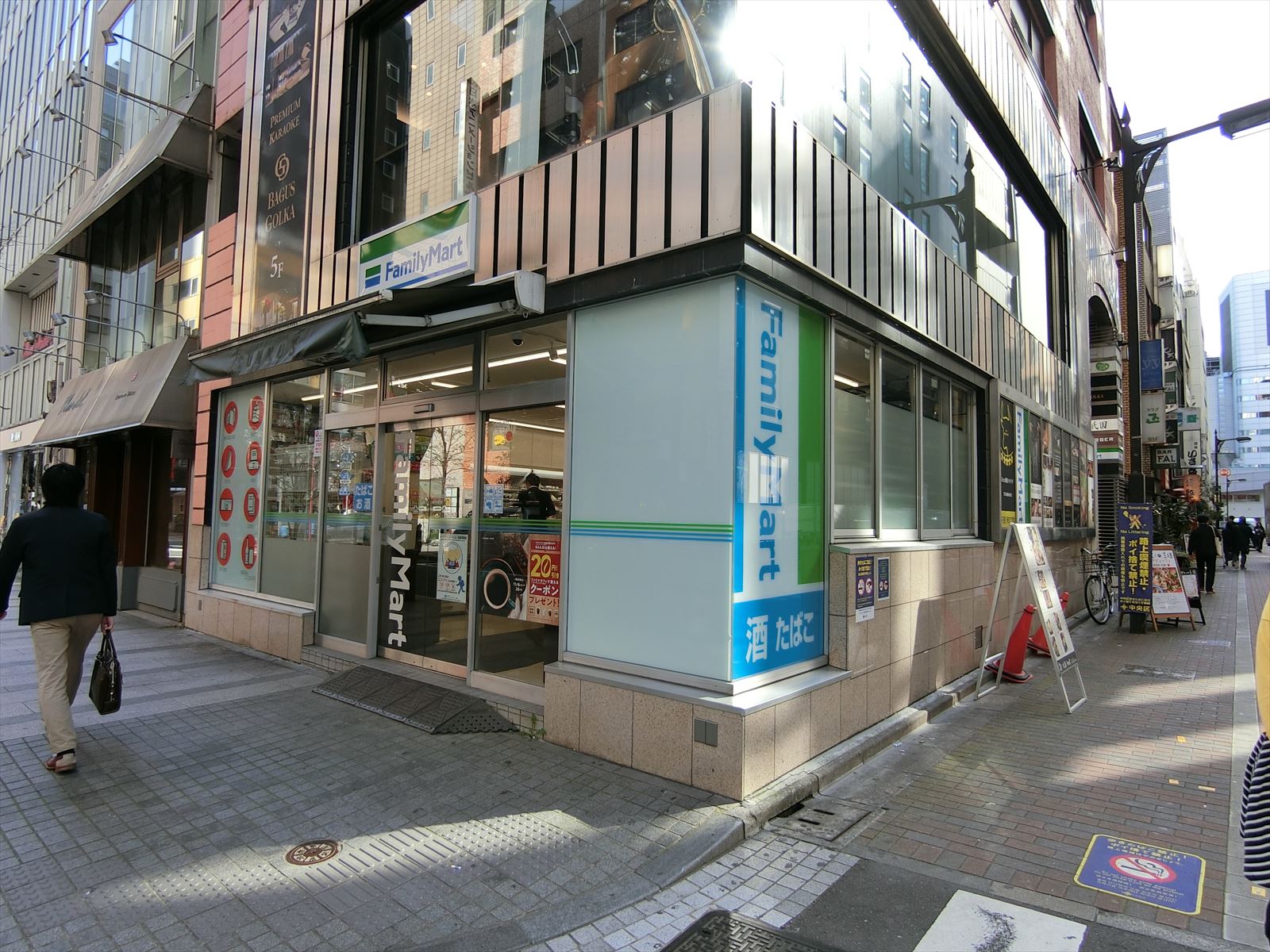 徒歩3分のファミリーマート
