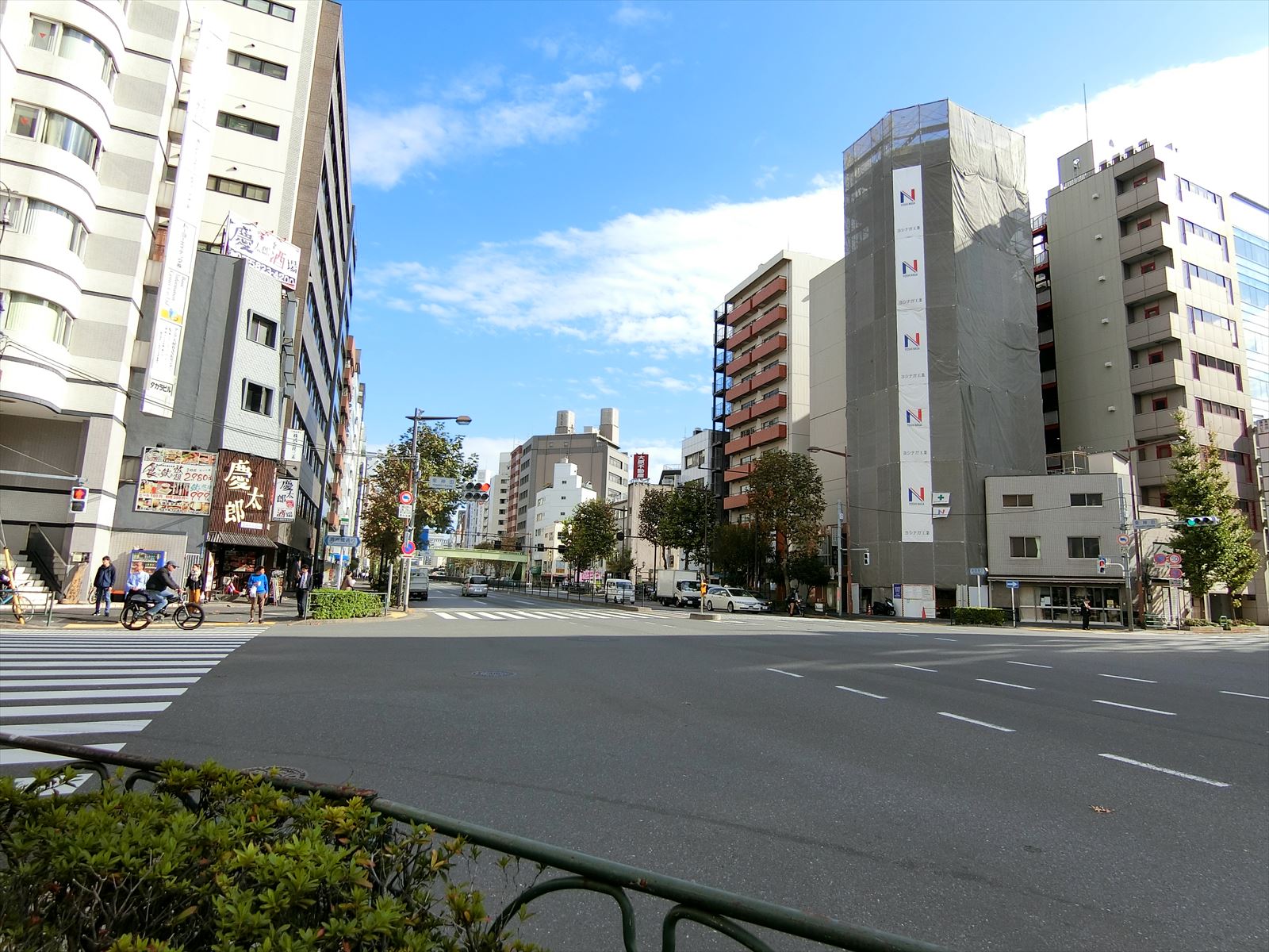 目の前は東神田交差点