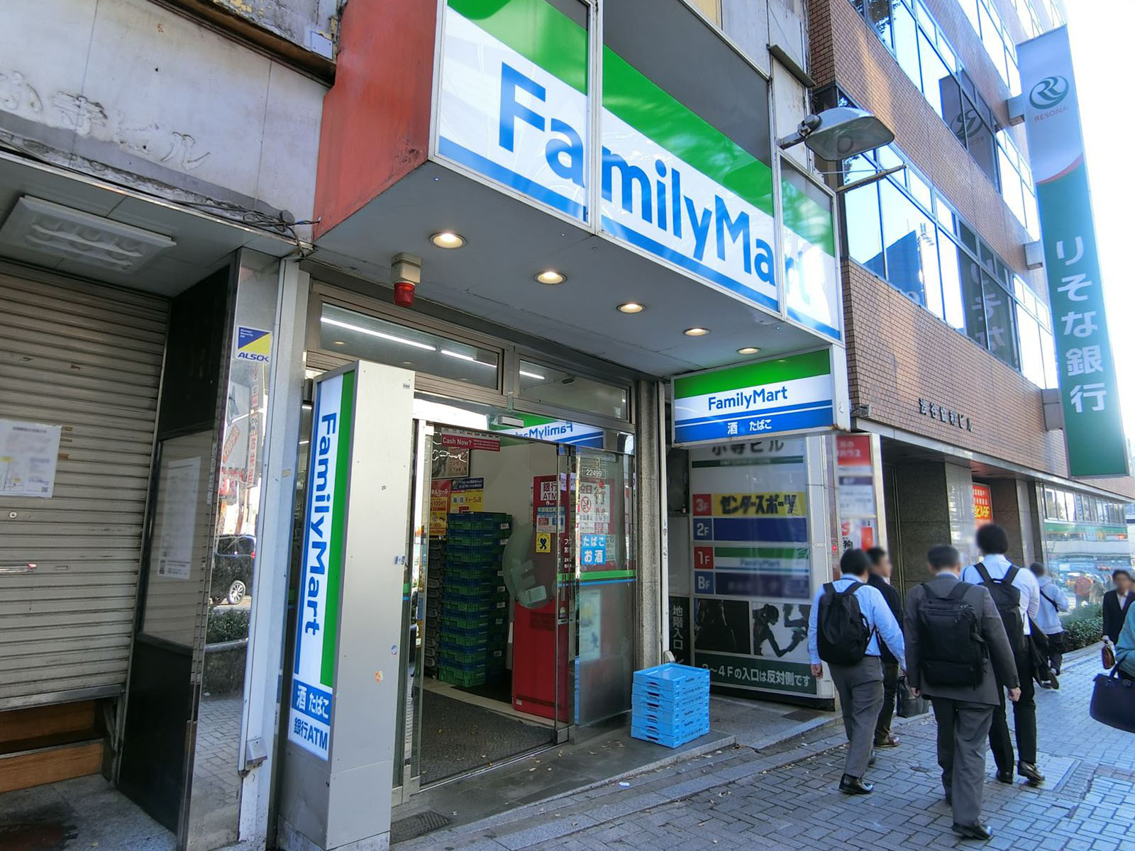 向かいのファミリーマート