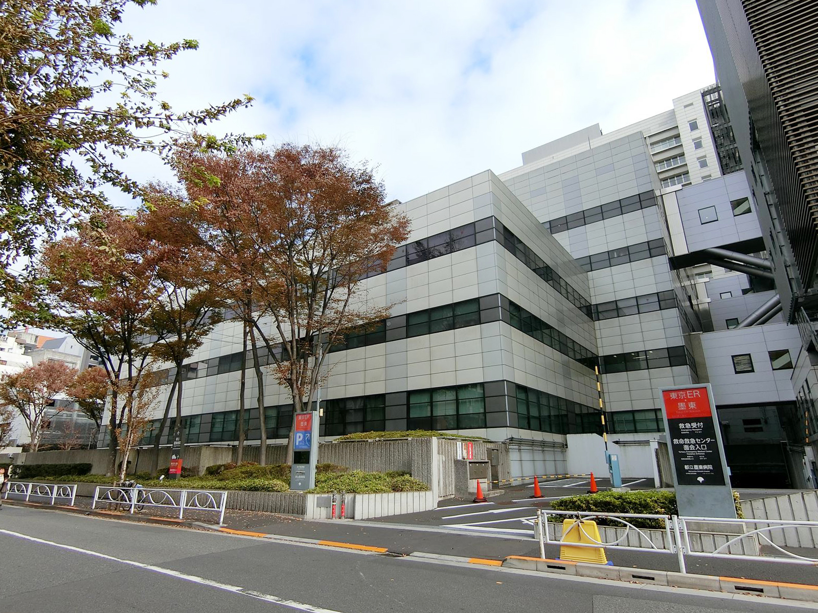 至近の東京都立墨東病院
