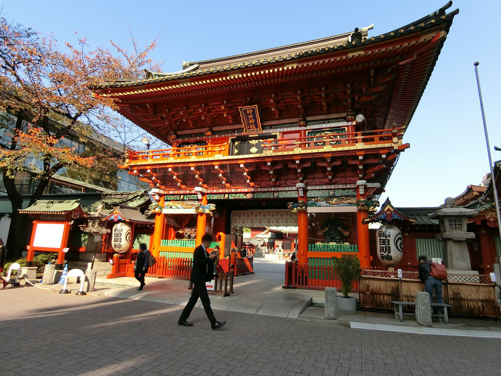 目の前は神田明神