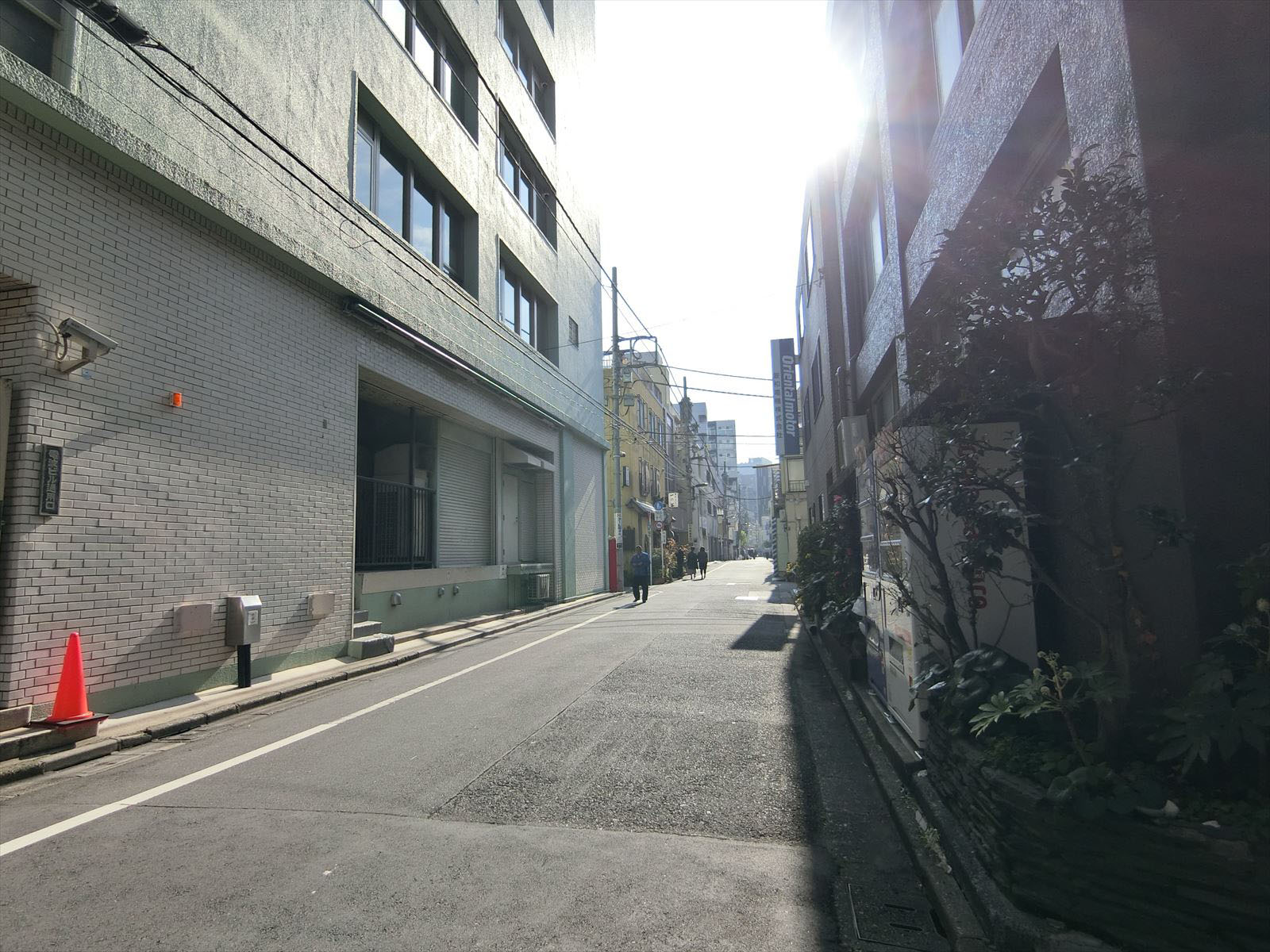 オフィスビル出入口