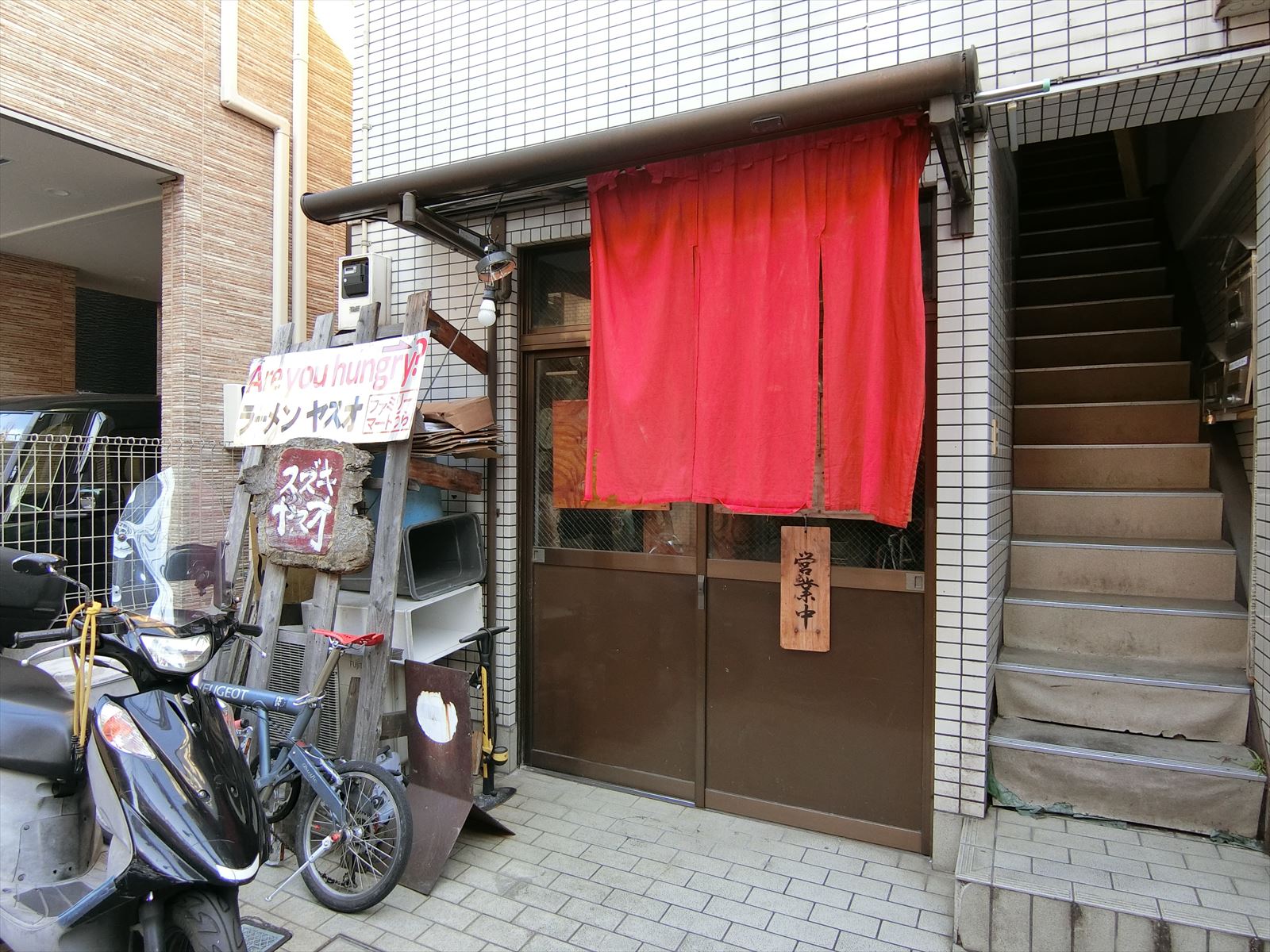 向かいのラーメン屋「ラーメンヤスオ」