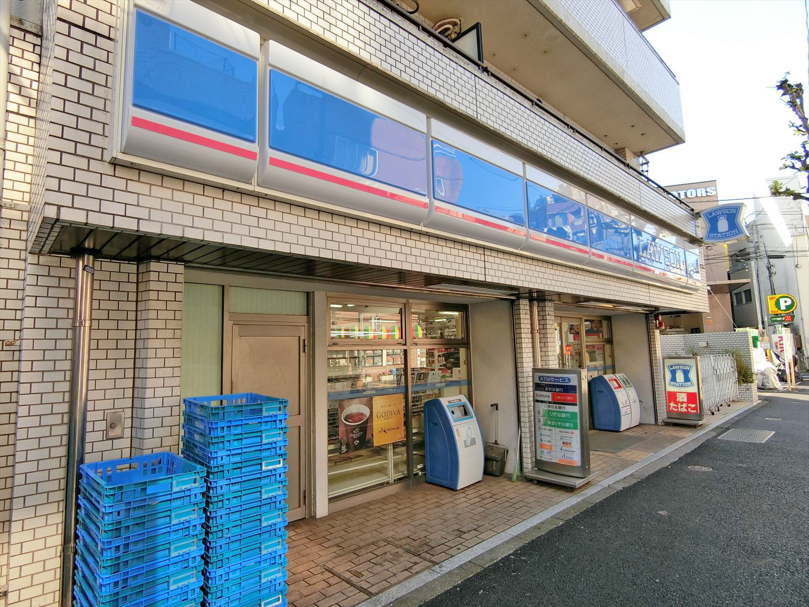 徒歩1分のローソン代々木一丁目店