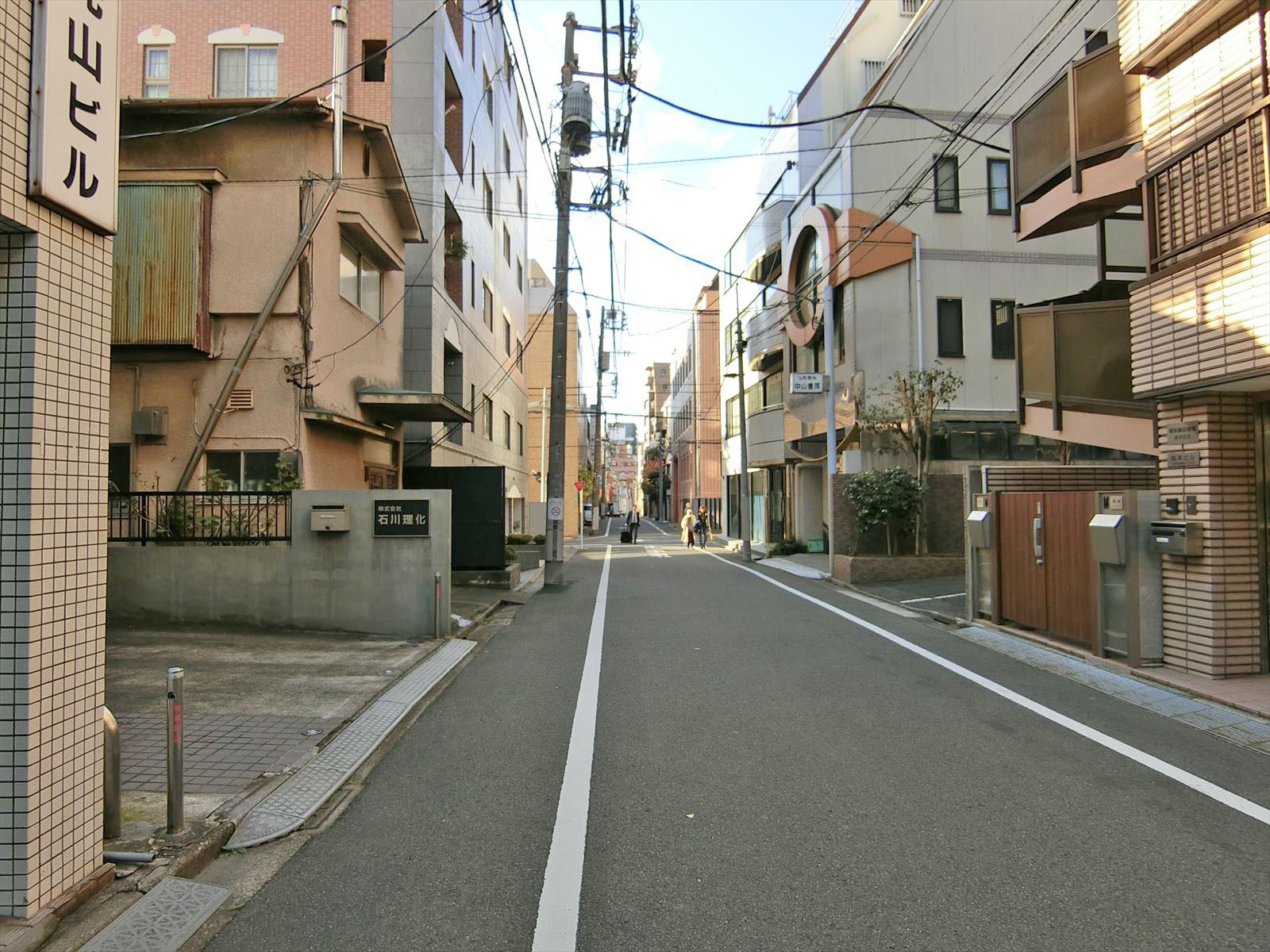 光山ビル前面の通り