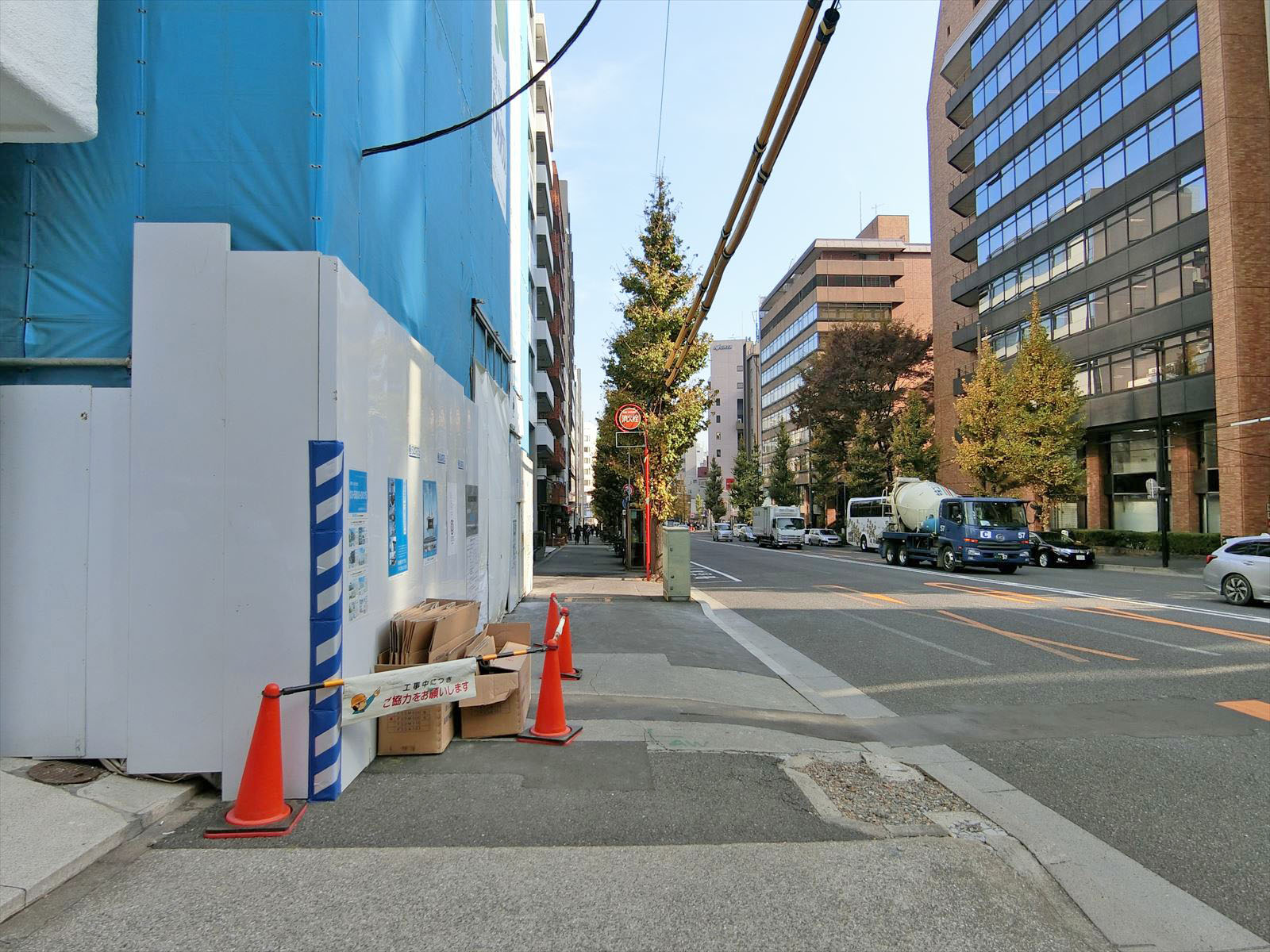 アール・デコ御茶ノ水前面の通り