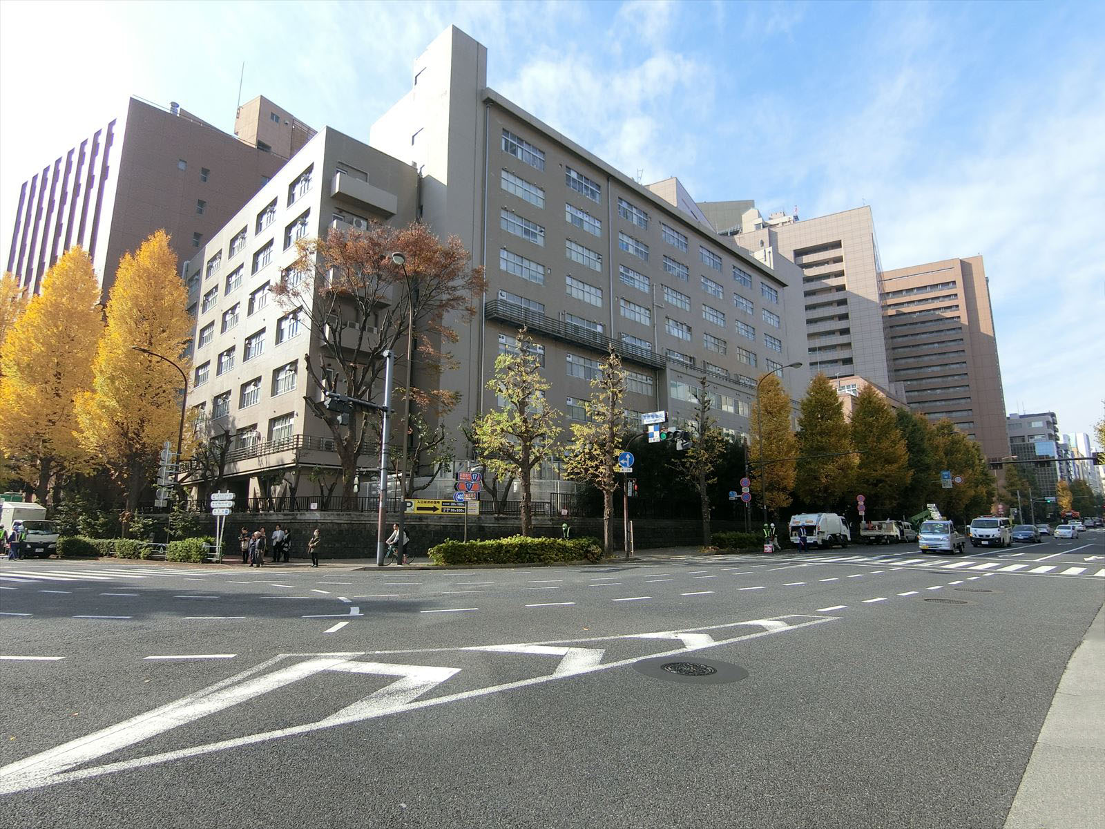 本郷通り沿いの立地