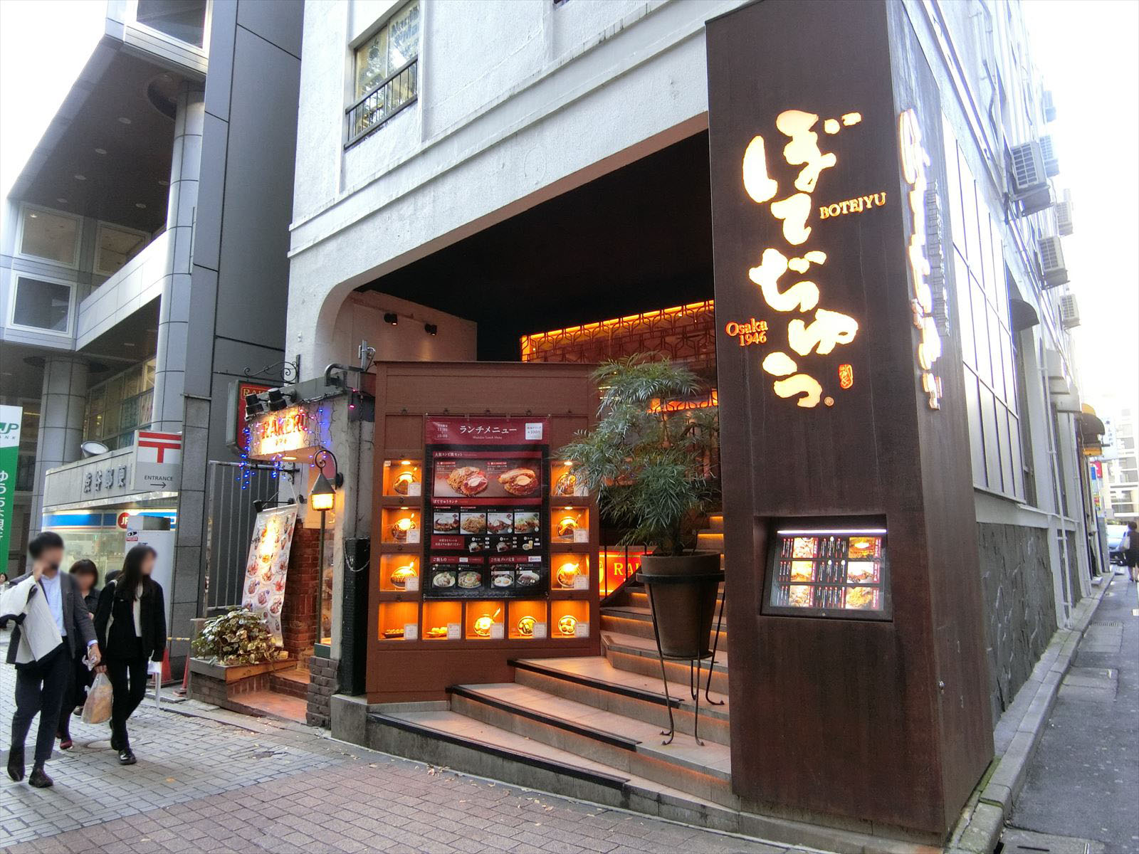 付近のお好み焼き店