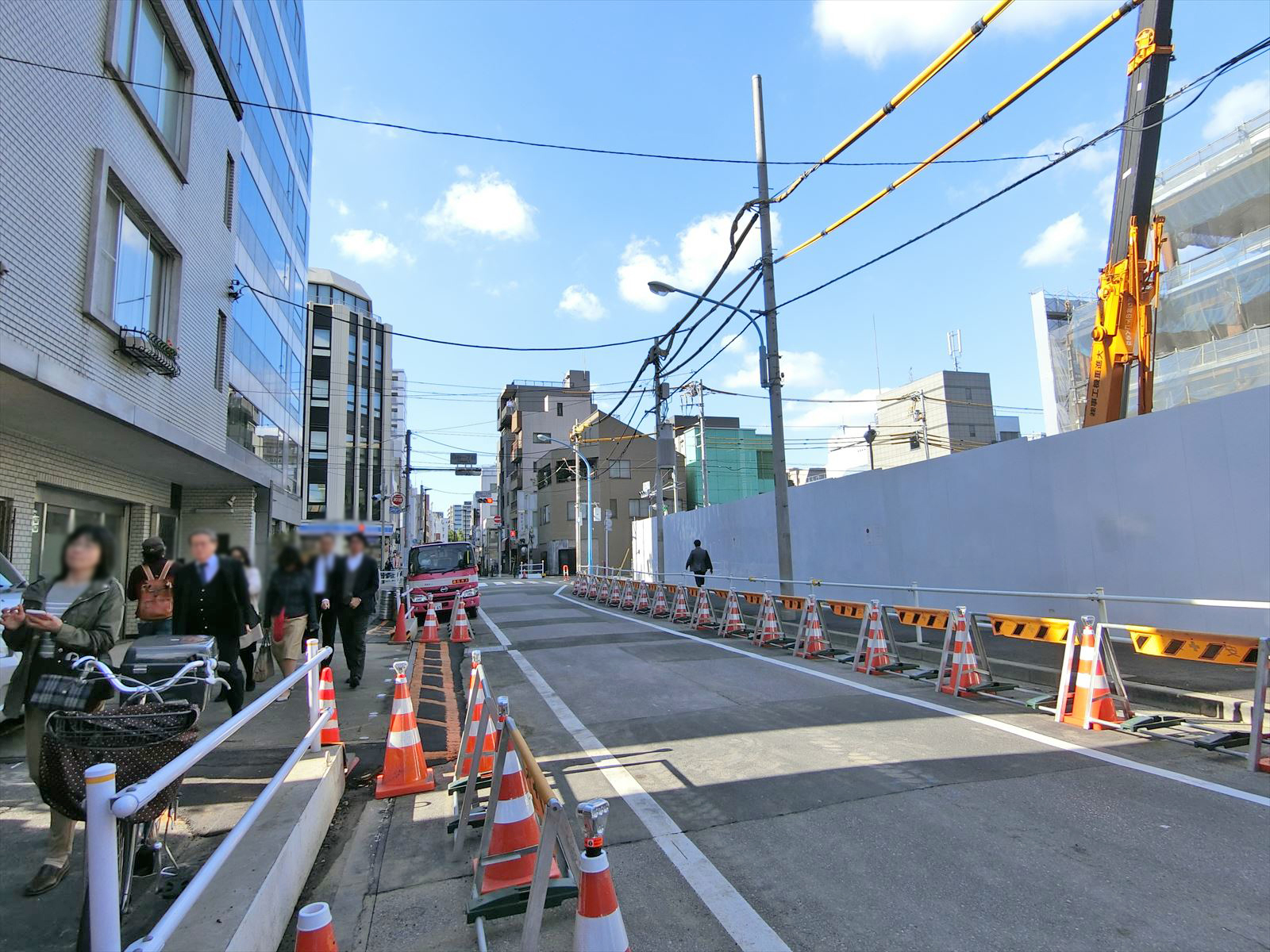 玉川ビル前面の通り