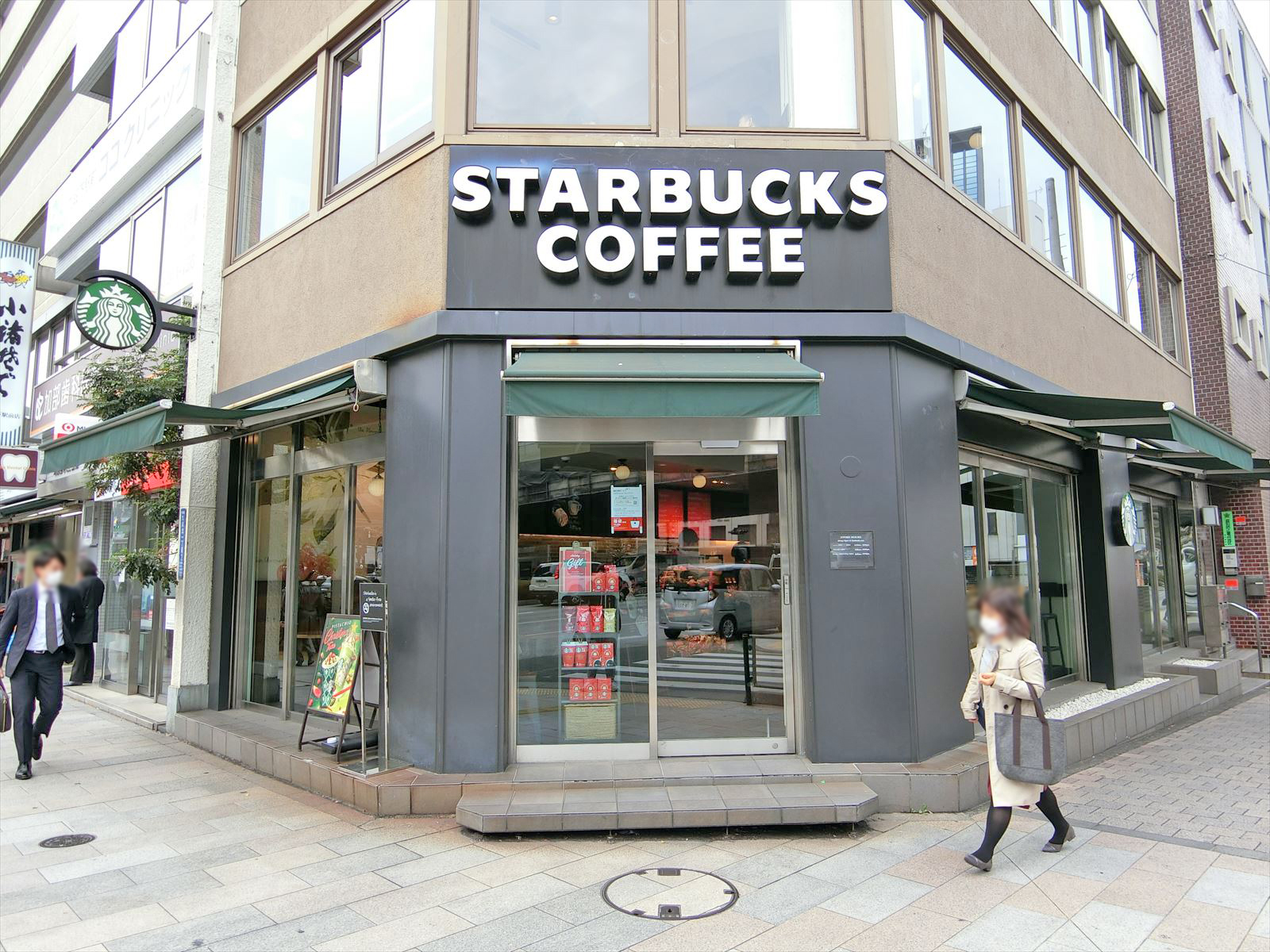 同じ並びのスターバックス九段下店