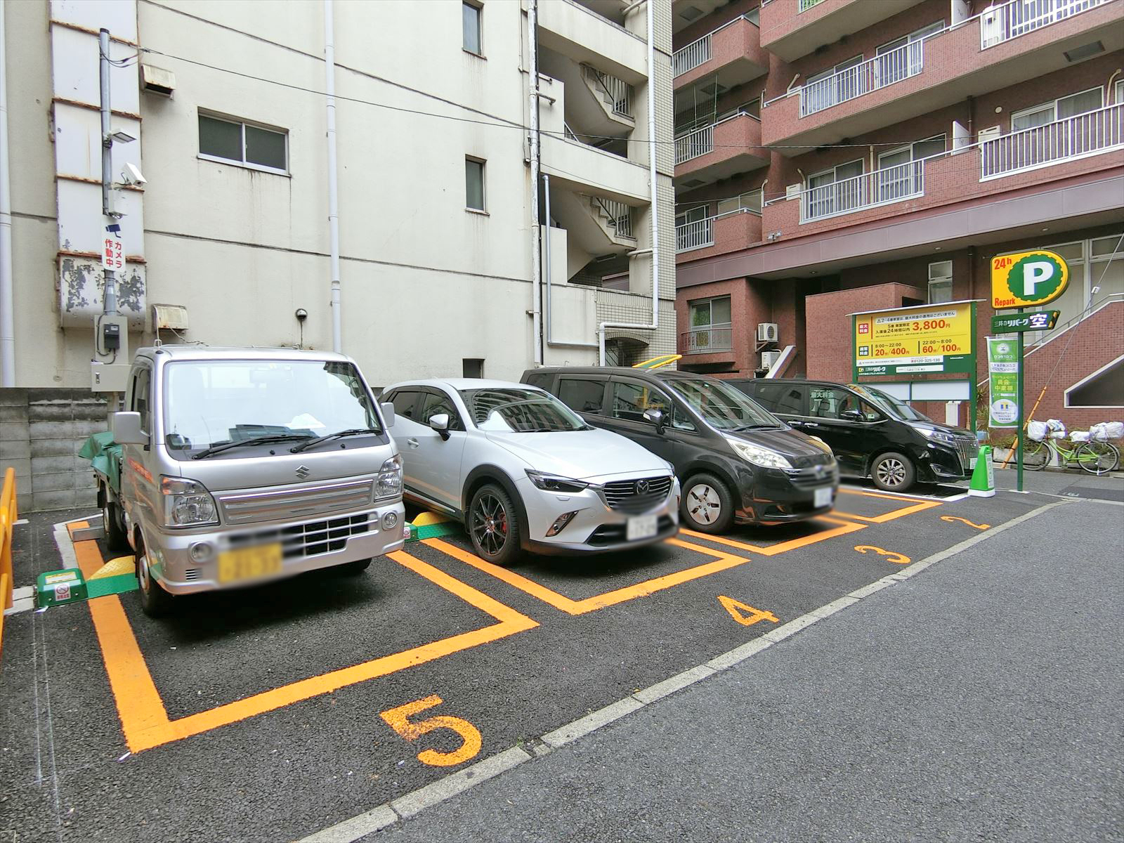裏手のコインパーキング