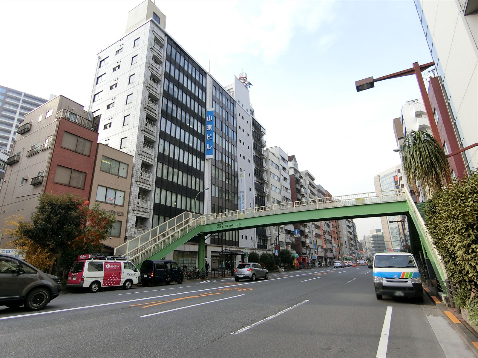 目白通り沿いの立地