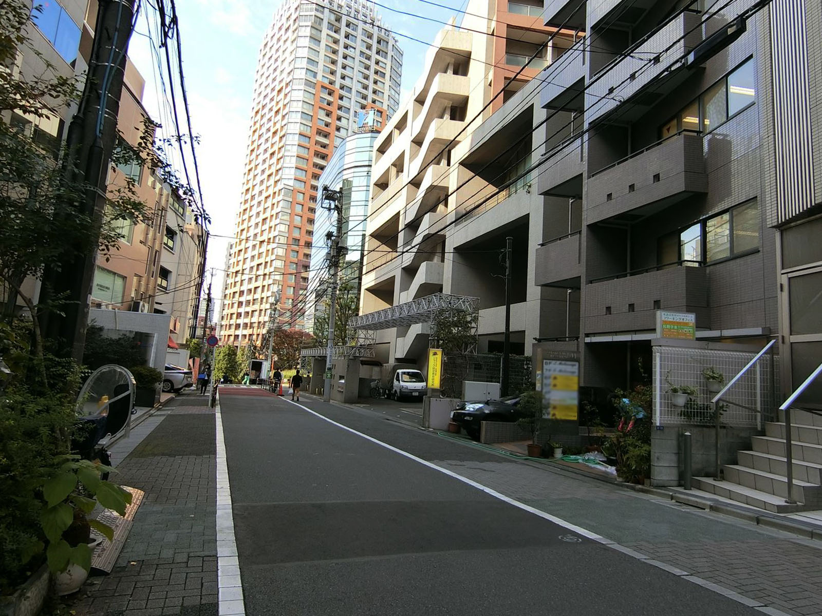 デュラス青山前面の通り