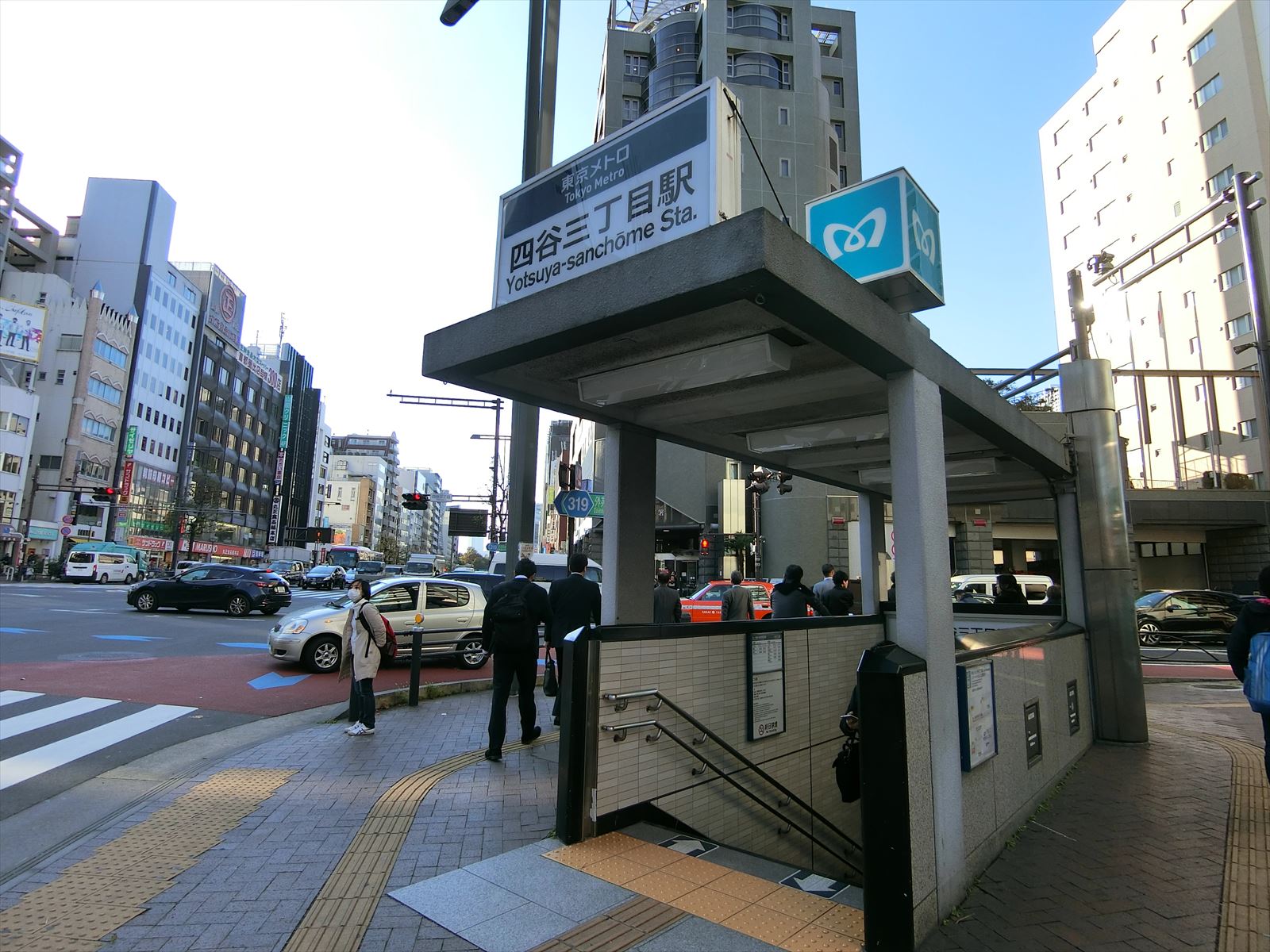 最寄りの「四谷三丁目駅」
