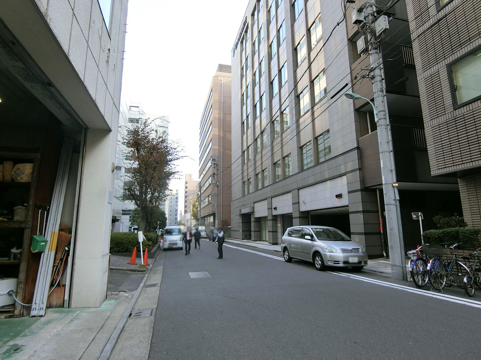 南玉堂ビル前面の通り
