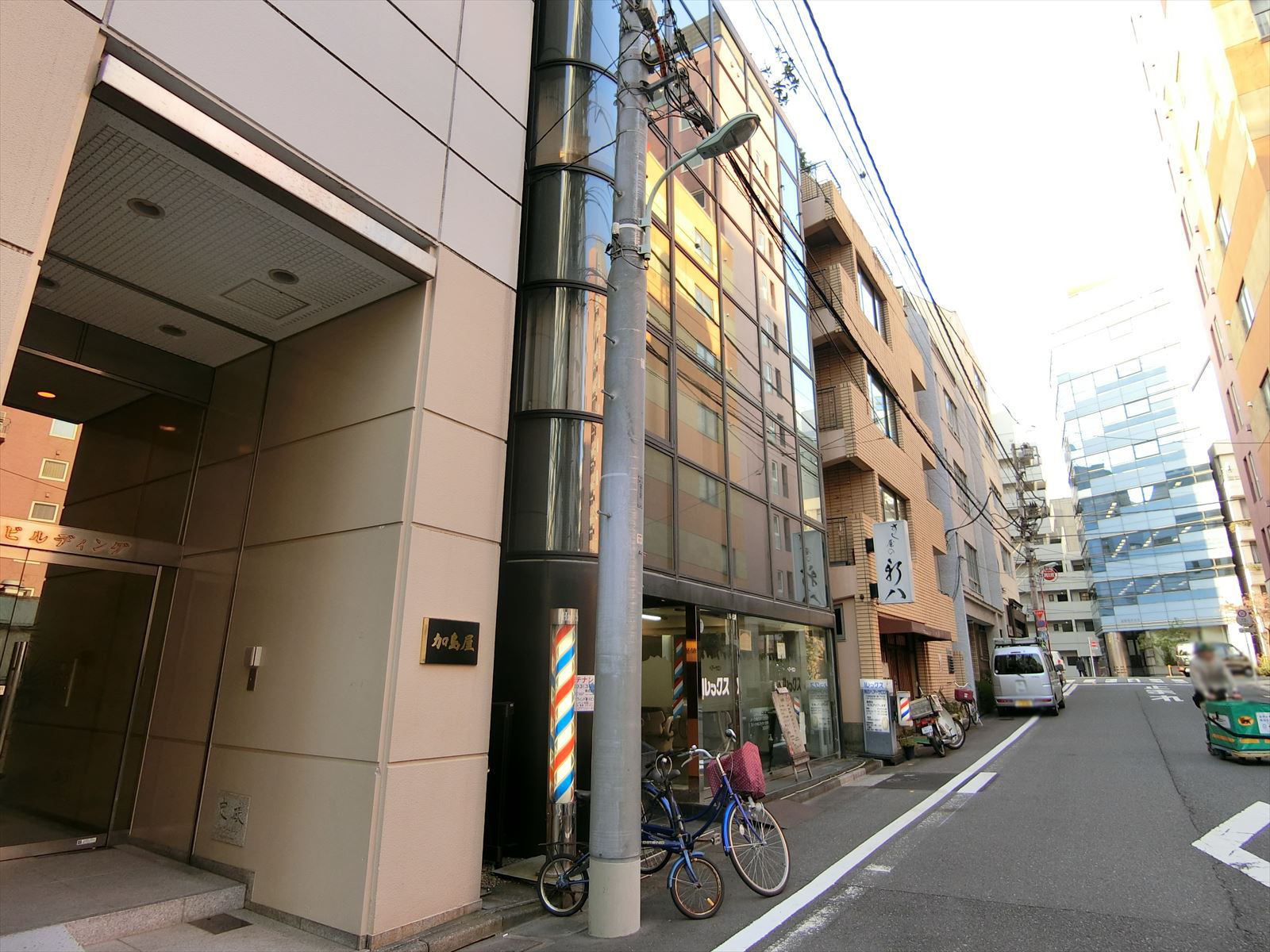 新川Cビル前面の通り