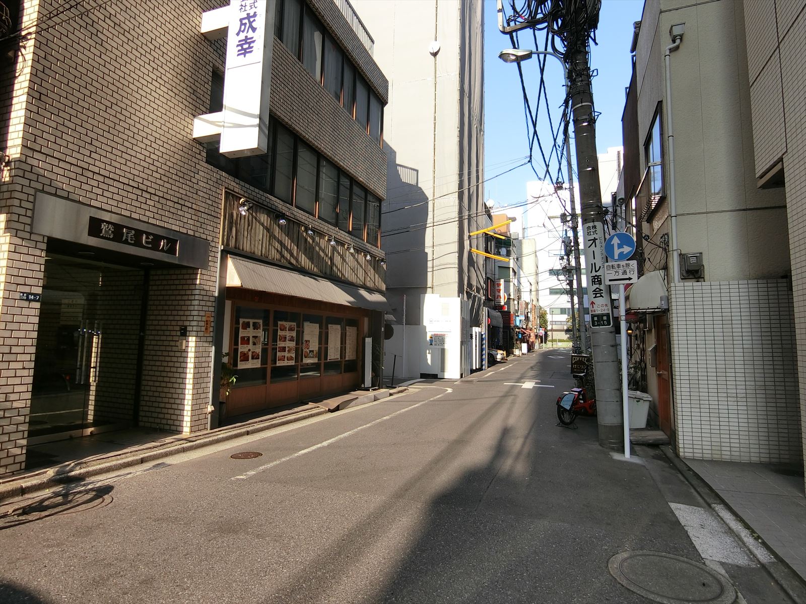 周辺は静かなエリア