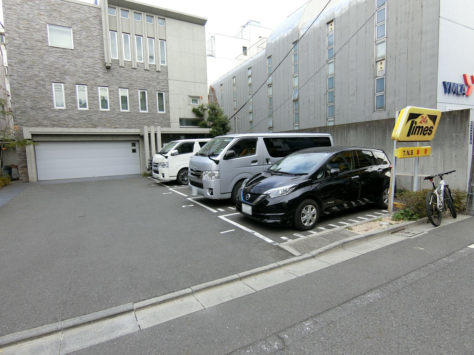 隣接するコインパーキング