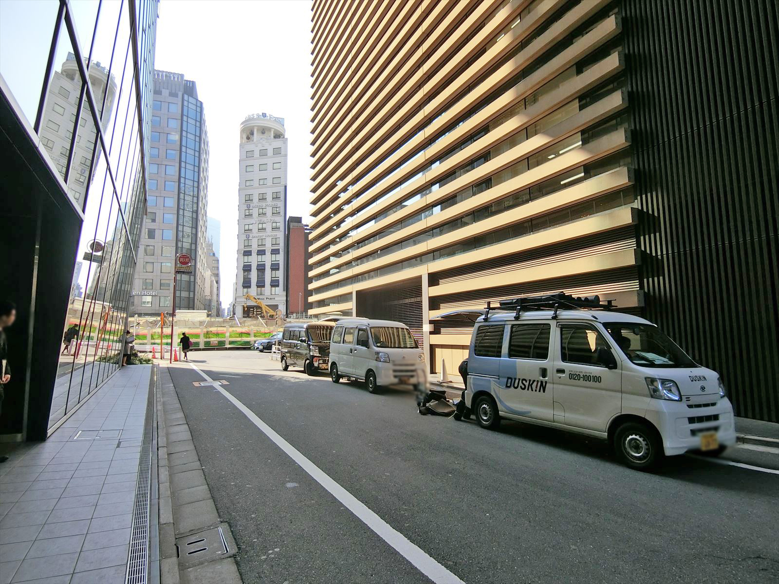 銀座吉岡屋ビル前面の通り