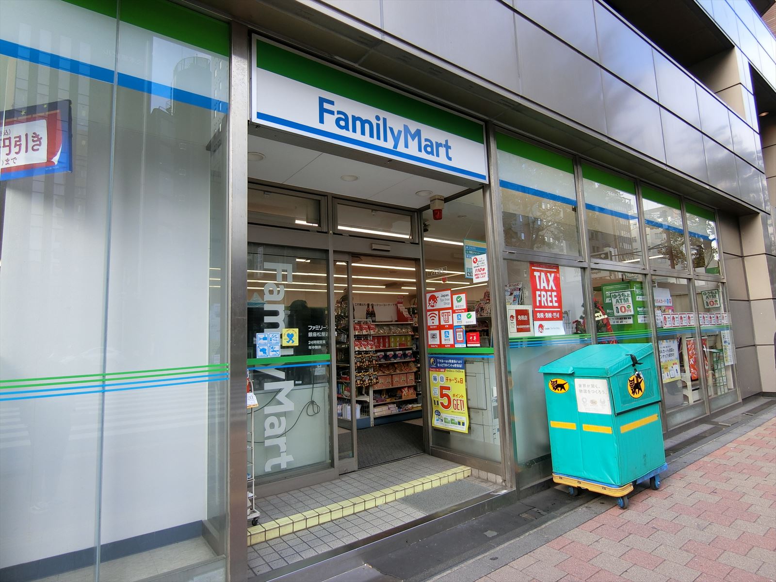 徒歩圏内にファミリーマート銀座松屋通り店