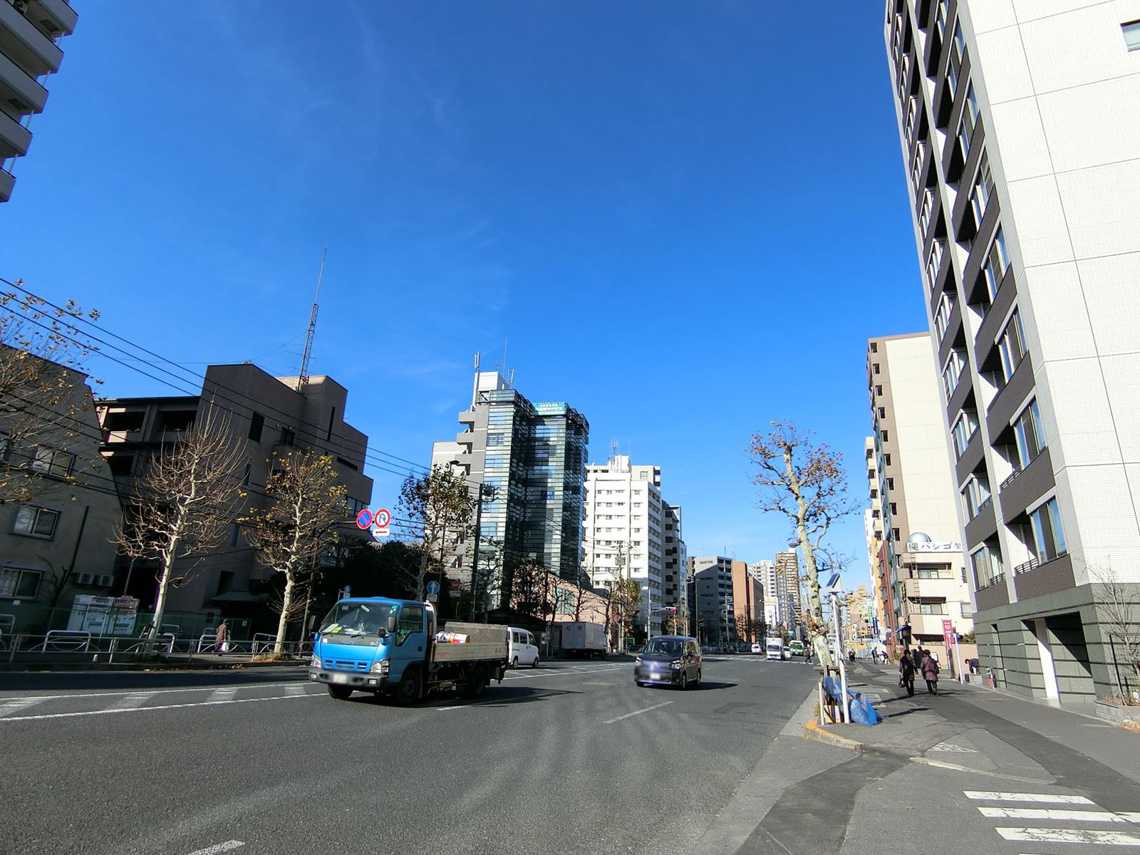 前面の白山通り