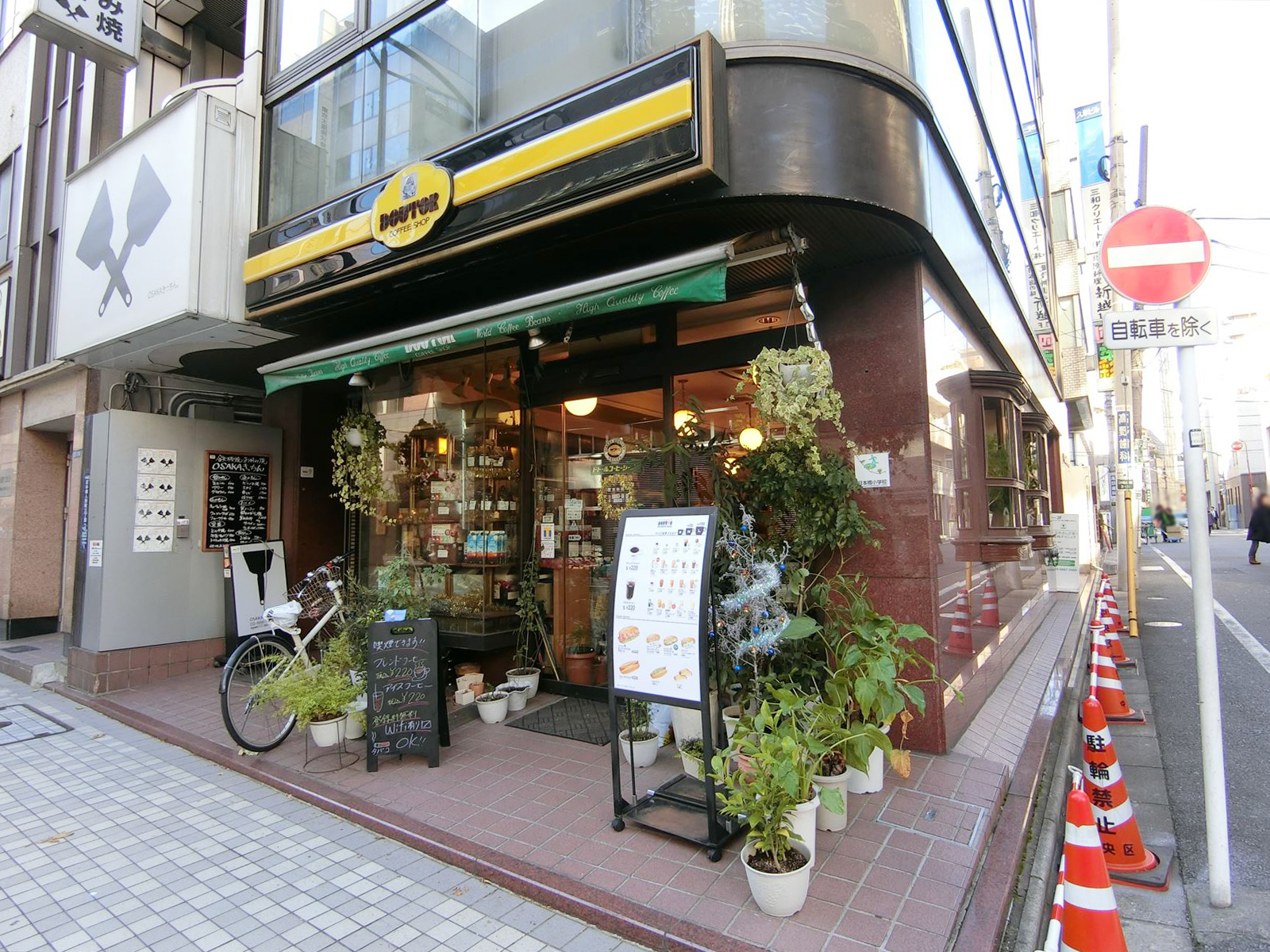 至近のドトールコーヒーショップ