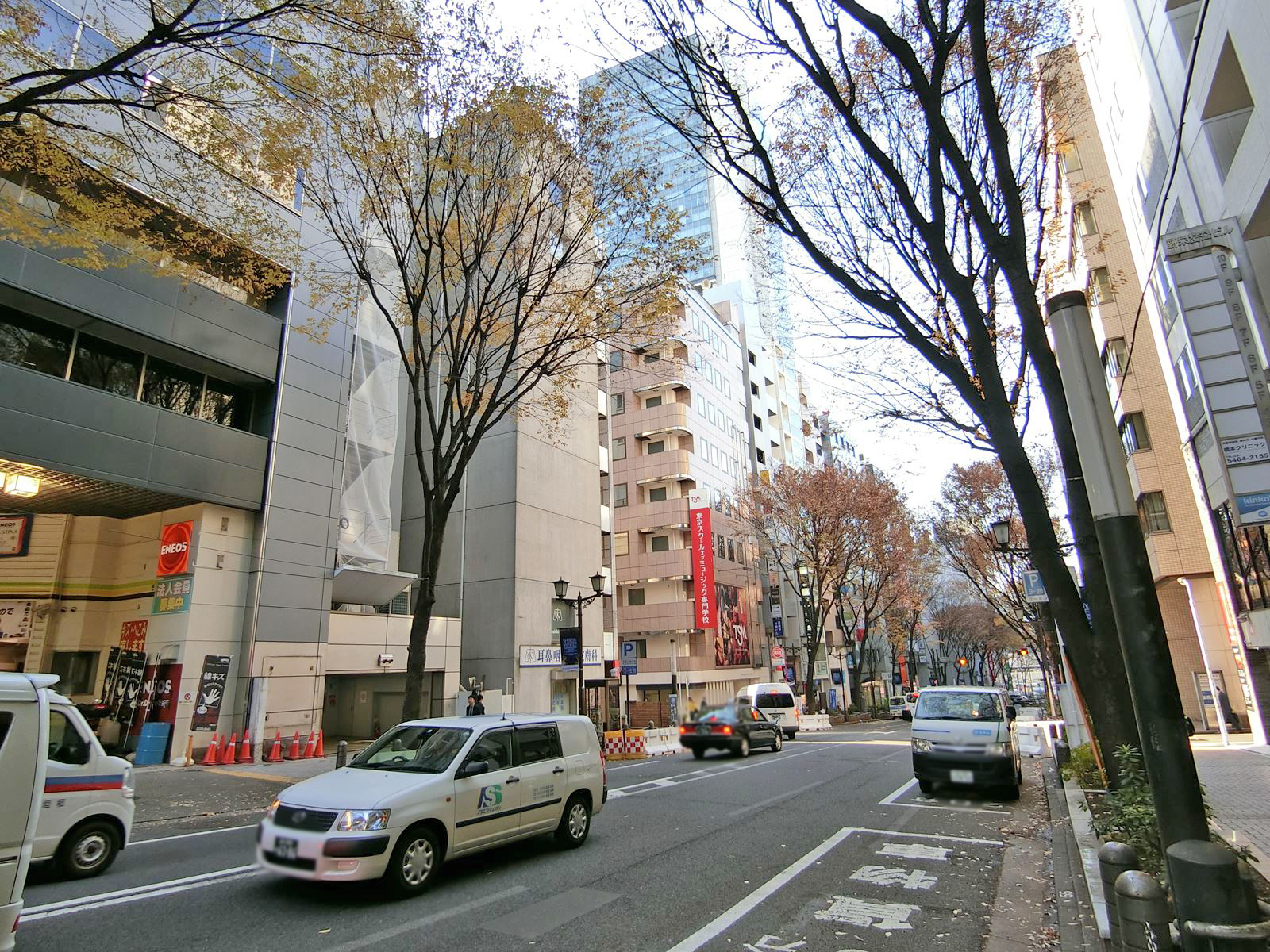 宮益坂沿いに立地