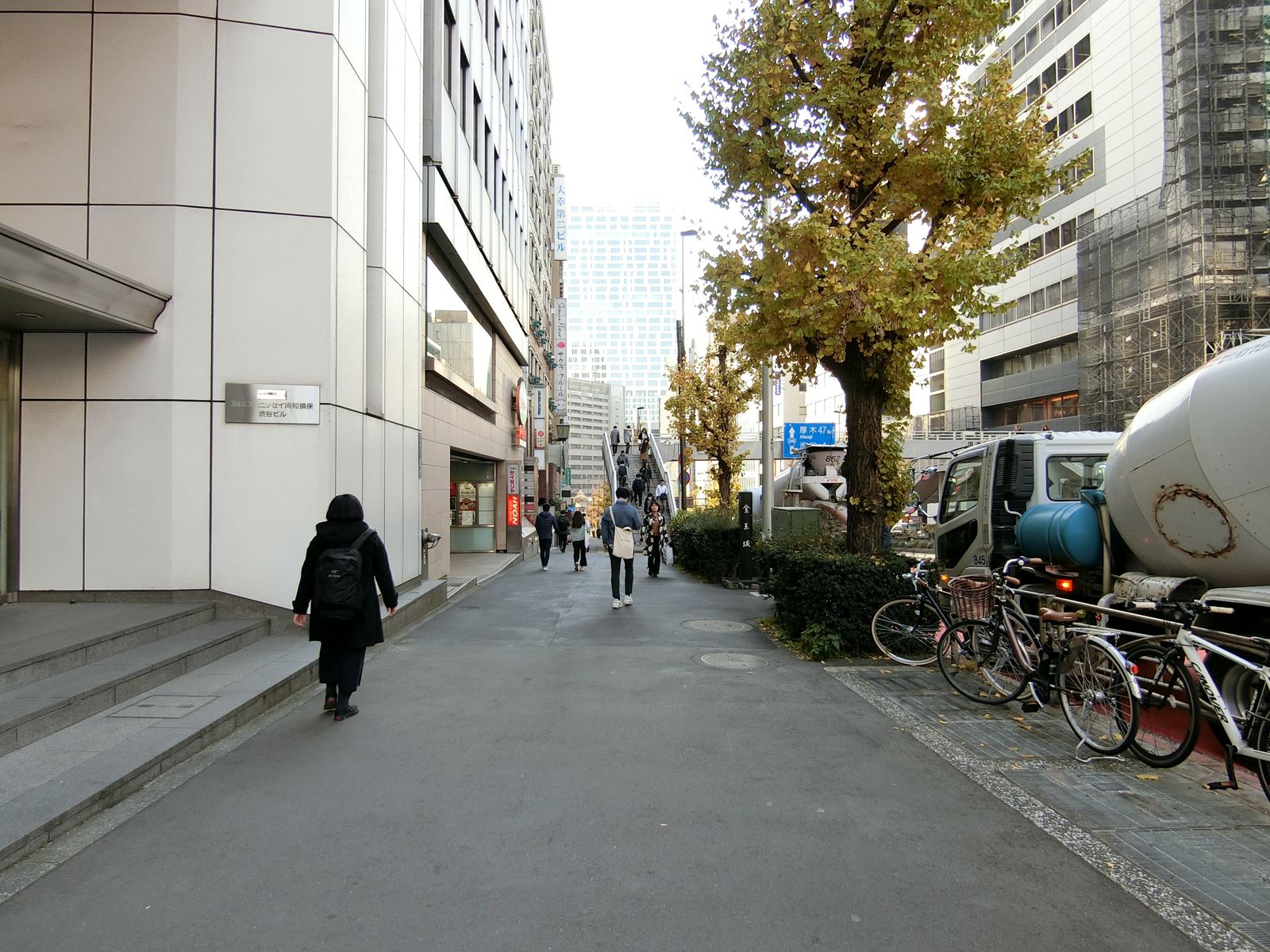 第二叶ビル前面の通り