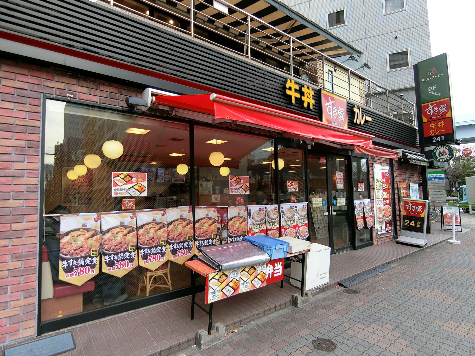 隣のすき家竹芝店
