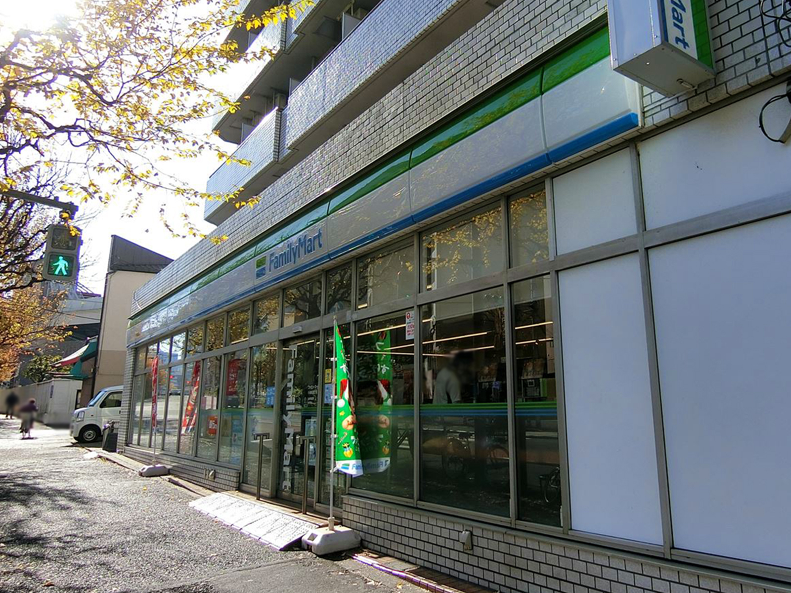 至近のファミリーマート小滝橋通り店
