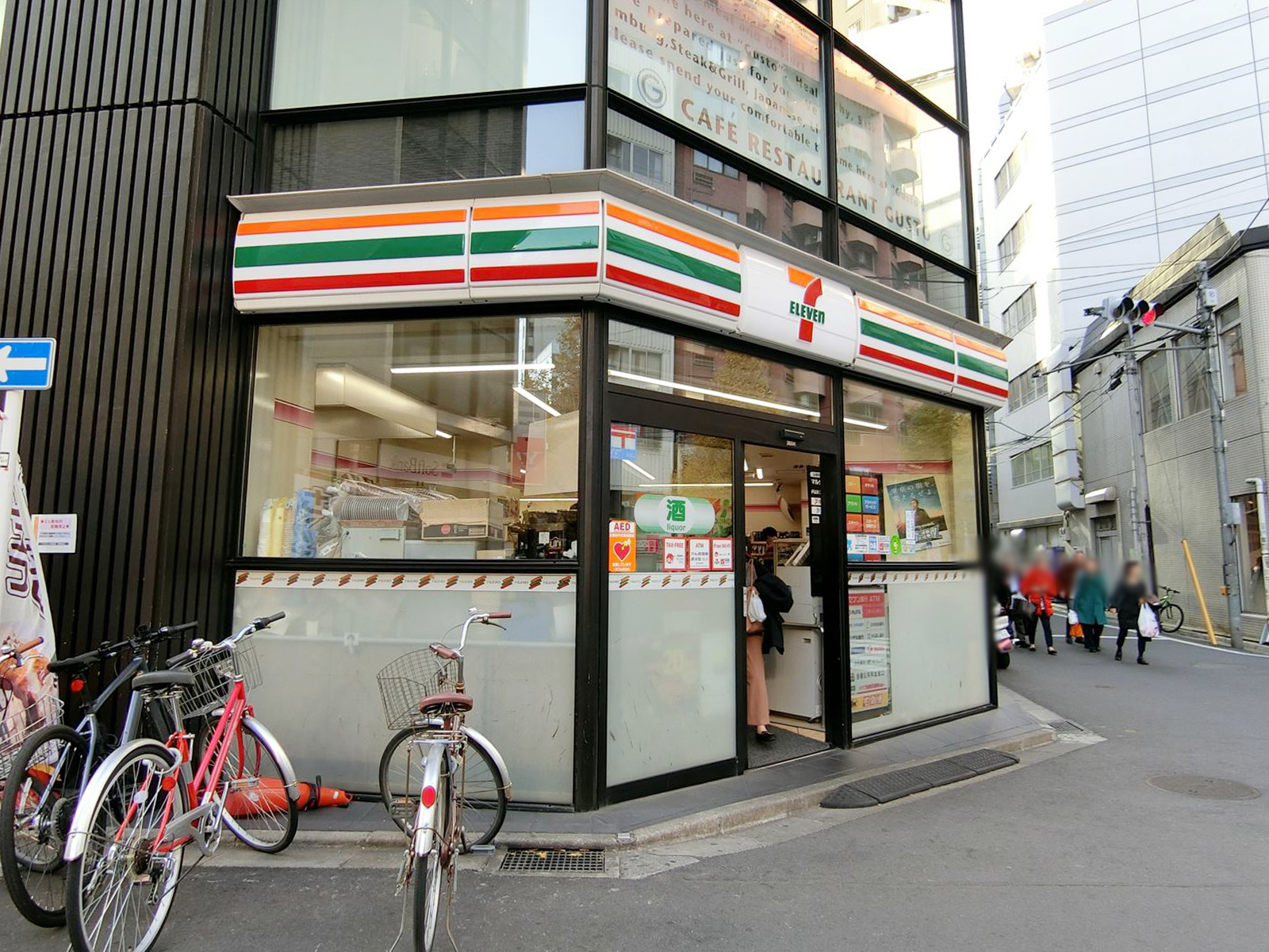 徒歩1分のセブンイレブン新宿都税事務所前店