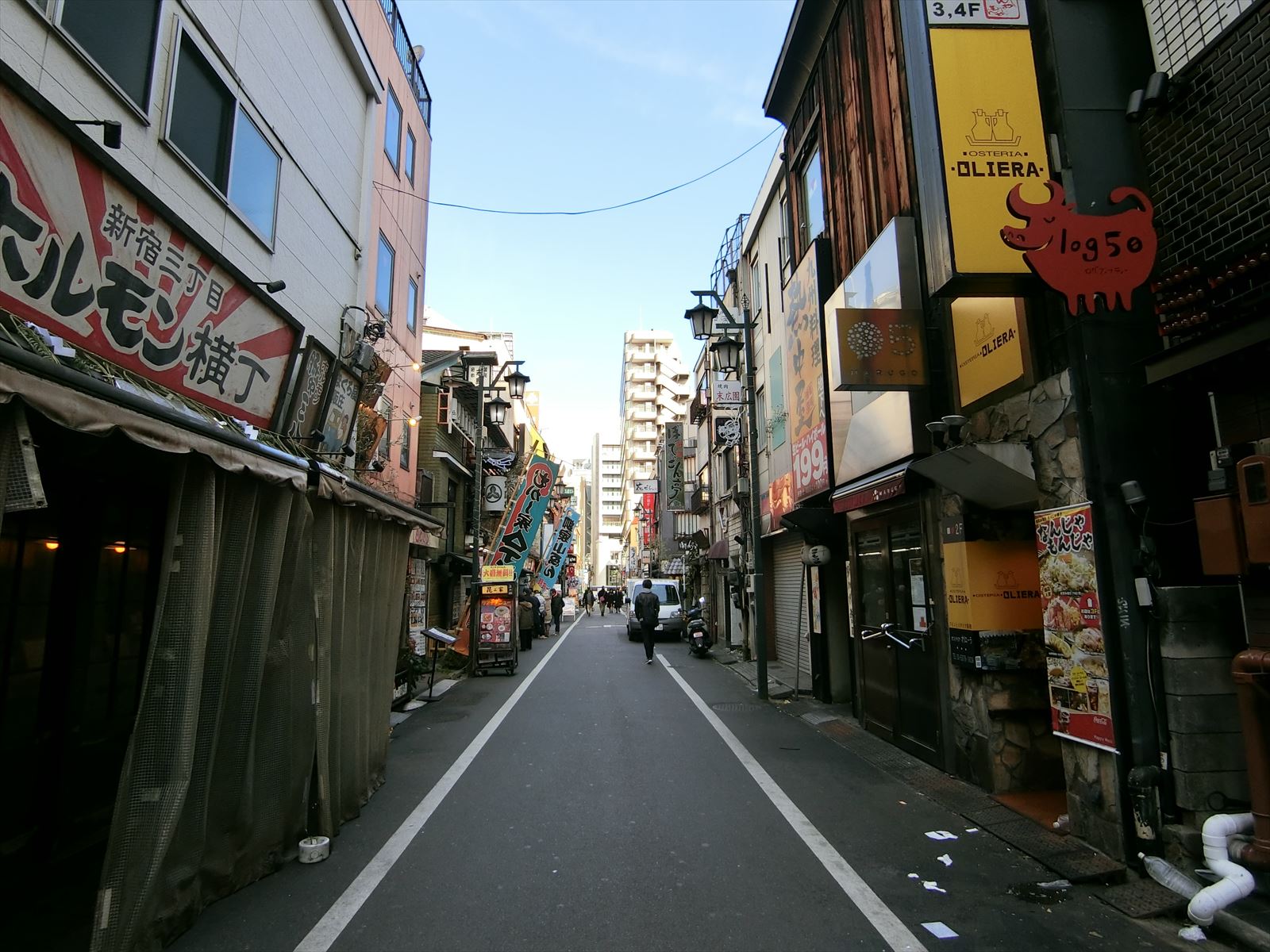 周辺は飲食店が豊富
