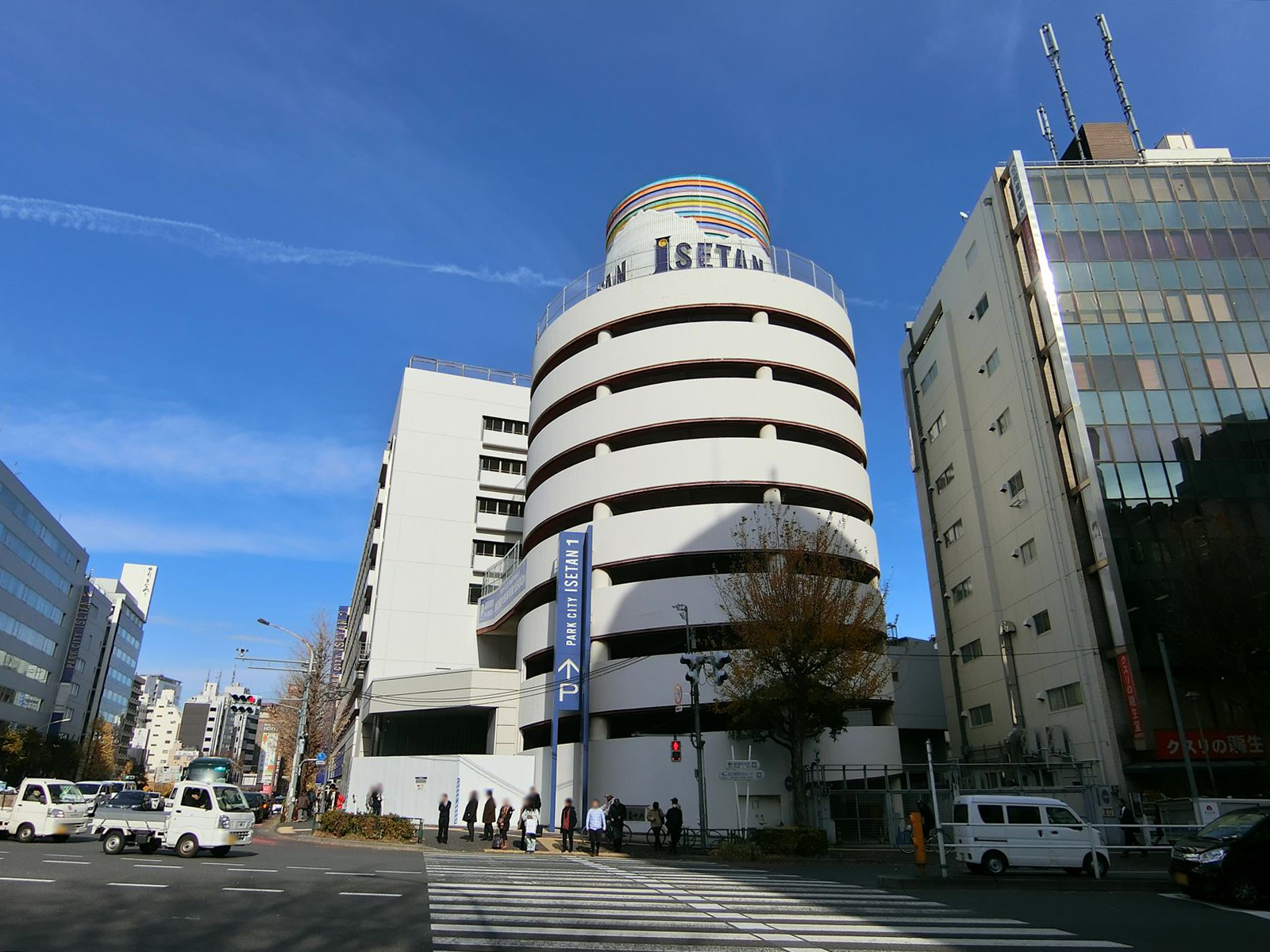 徒歩2分の大型駐車場